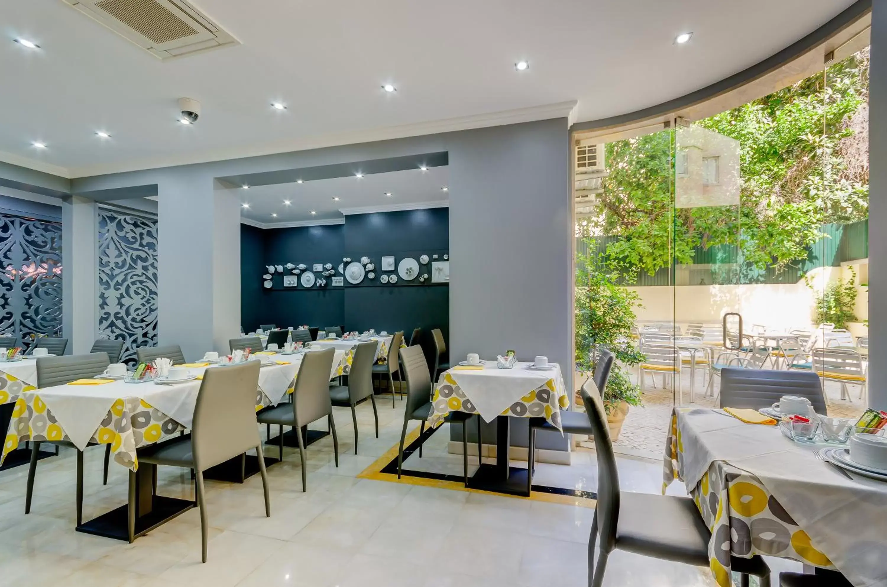 Restaurant/Places to Eat in Hotel Avenida Park