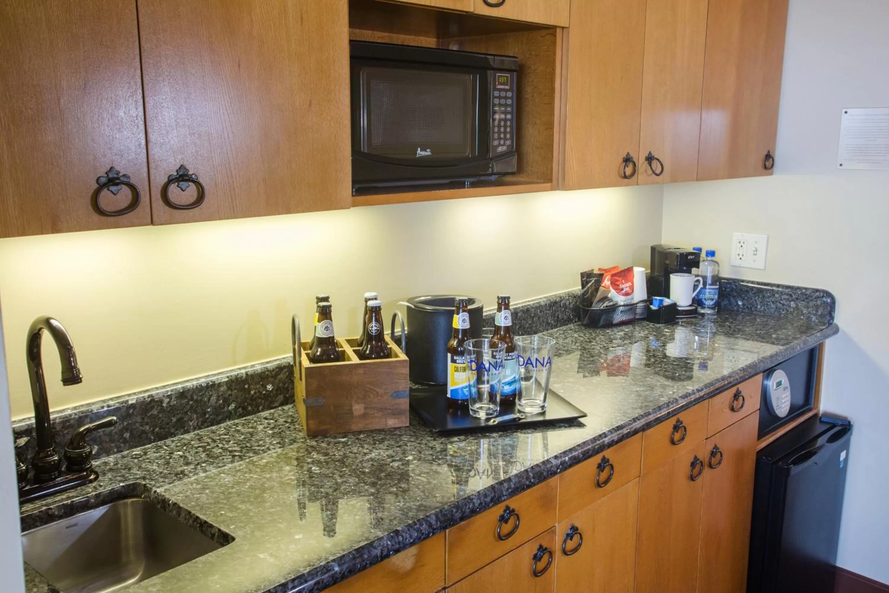 Coffee/tea facilities in The Dana on Mission Bay