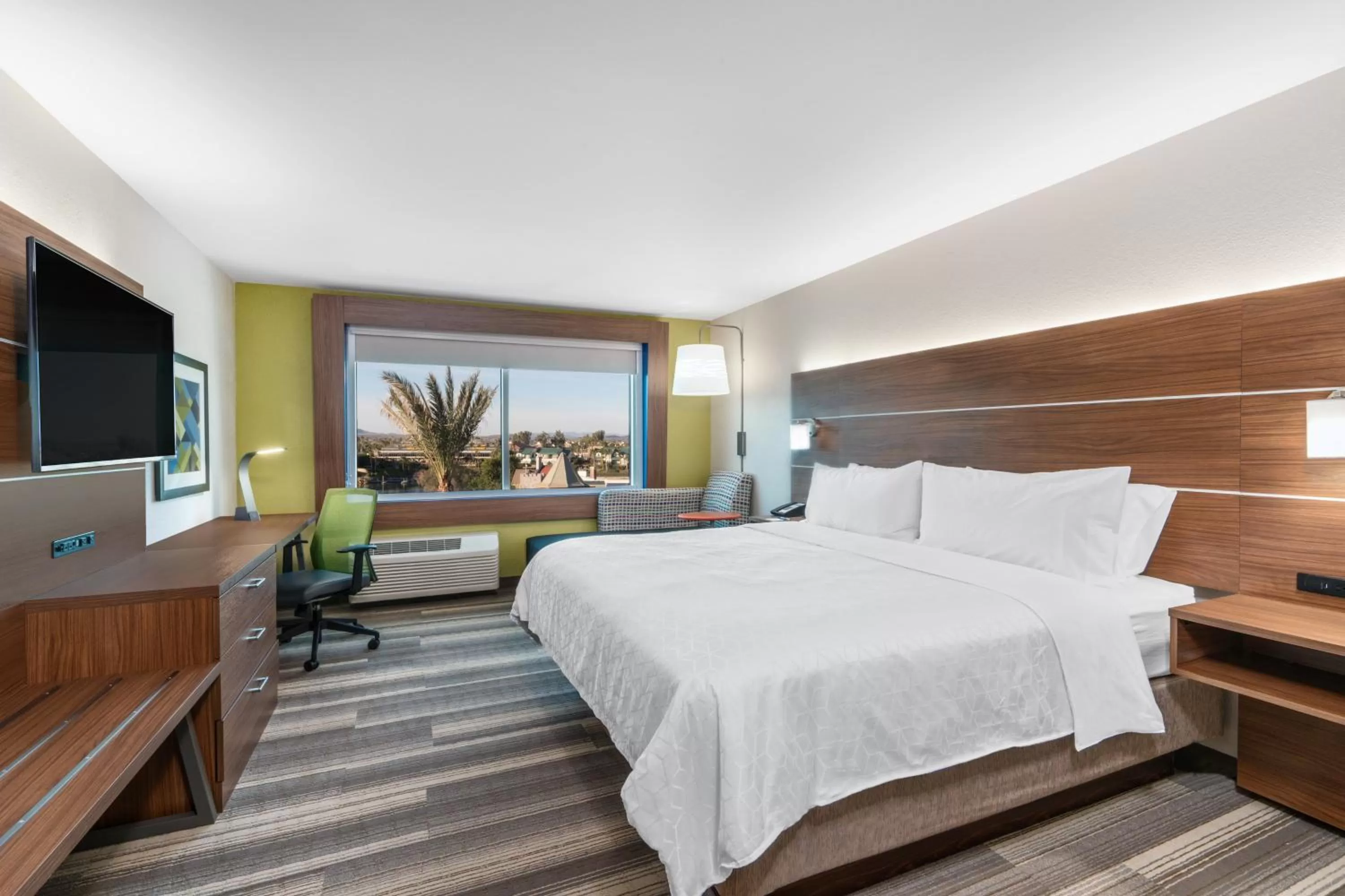 Photo of the whole room, Bed in Holiday Inn Express & Suites Lake Havasu - London Bridge by IHG