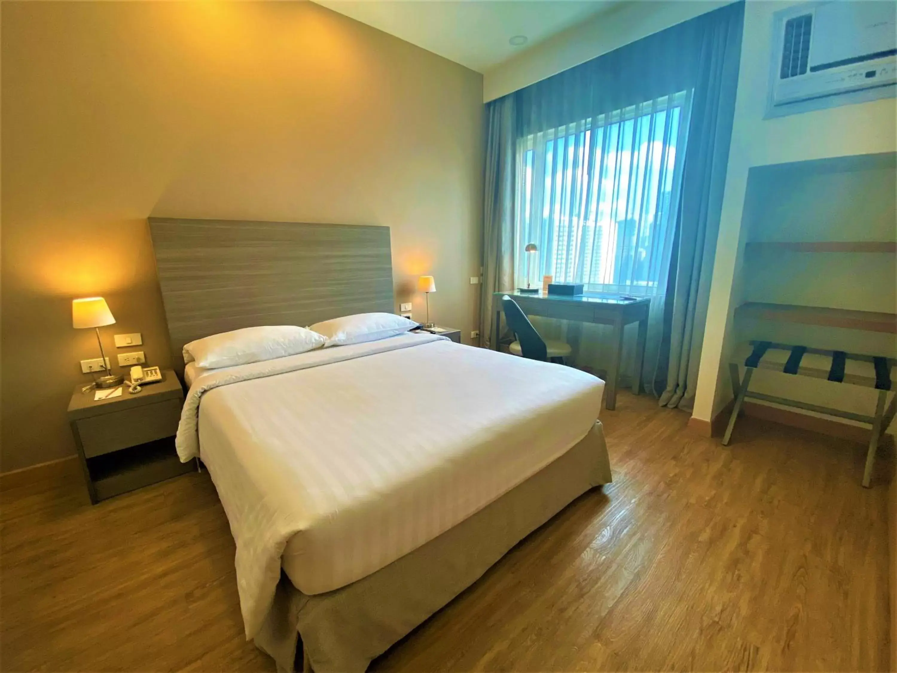 Bed in One Pacific Place Serviced Residences - Multiple Use Hotel