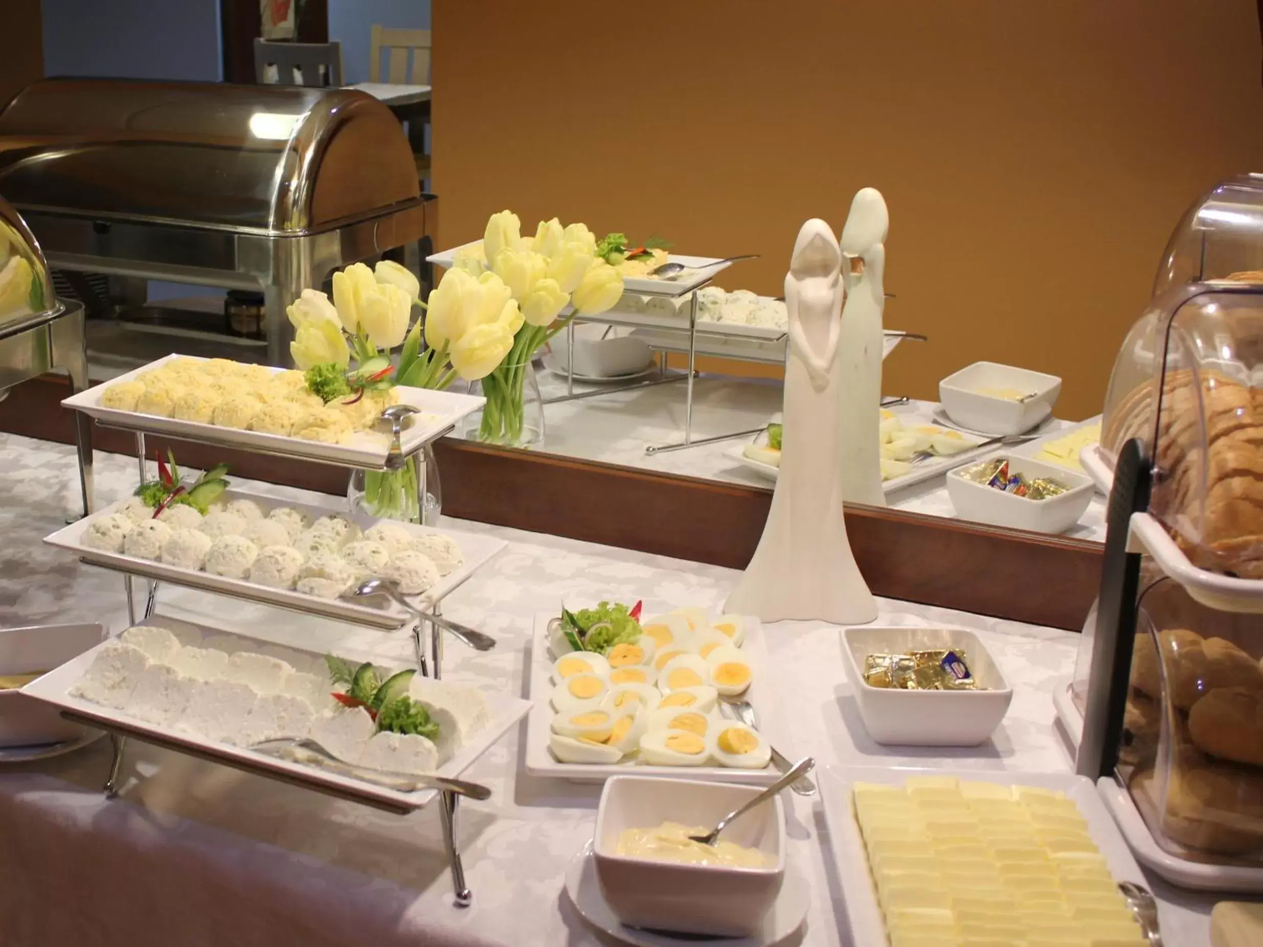 Buffet breakfast, Restaurant/Places to Eat in Domus Mater Hotel