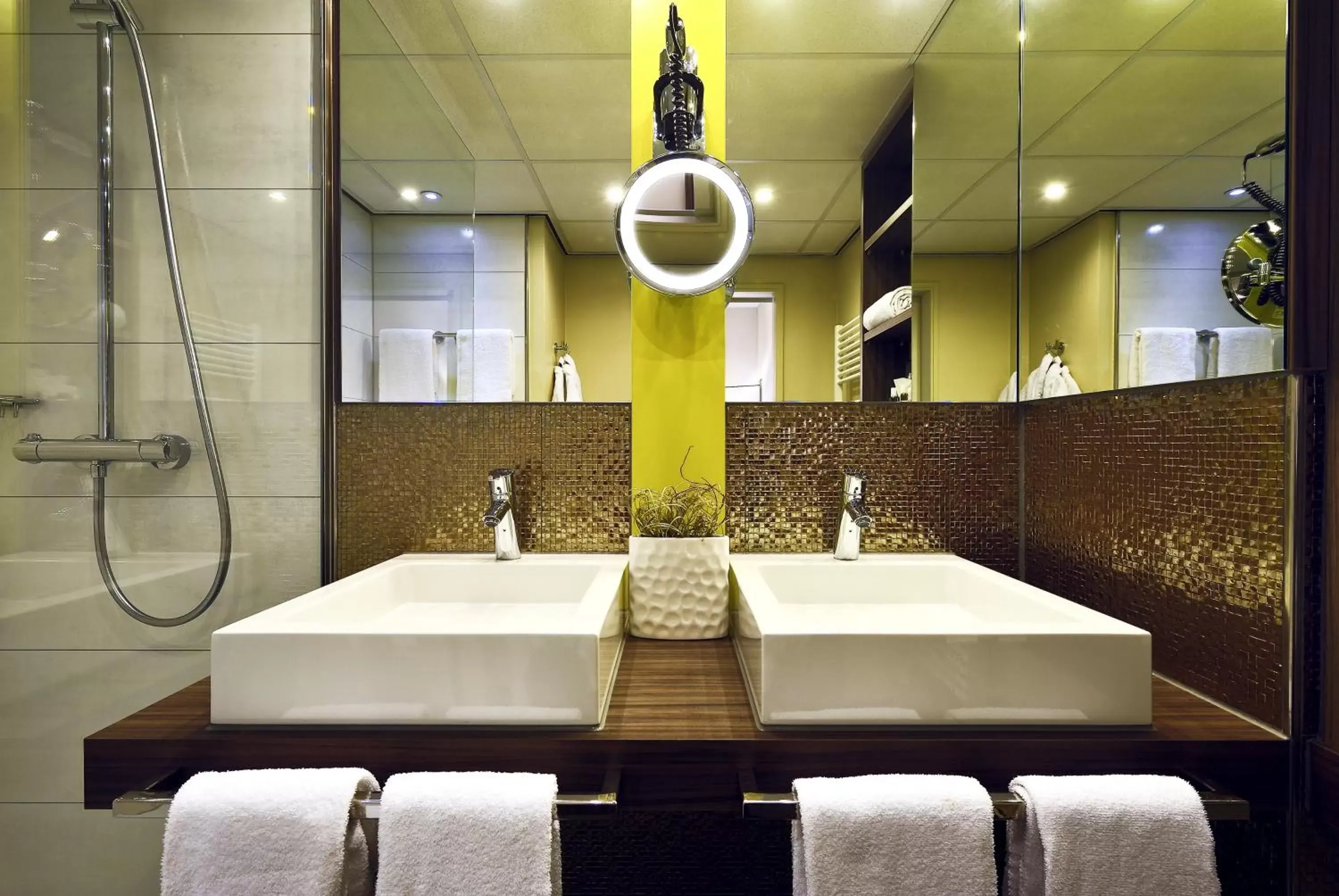 Bathroom in Mercure Hotel Groningen Martiniplaza