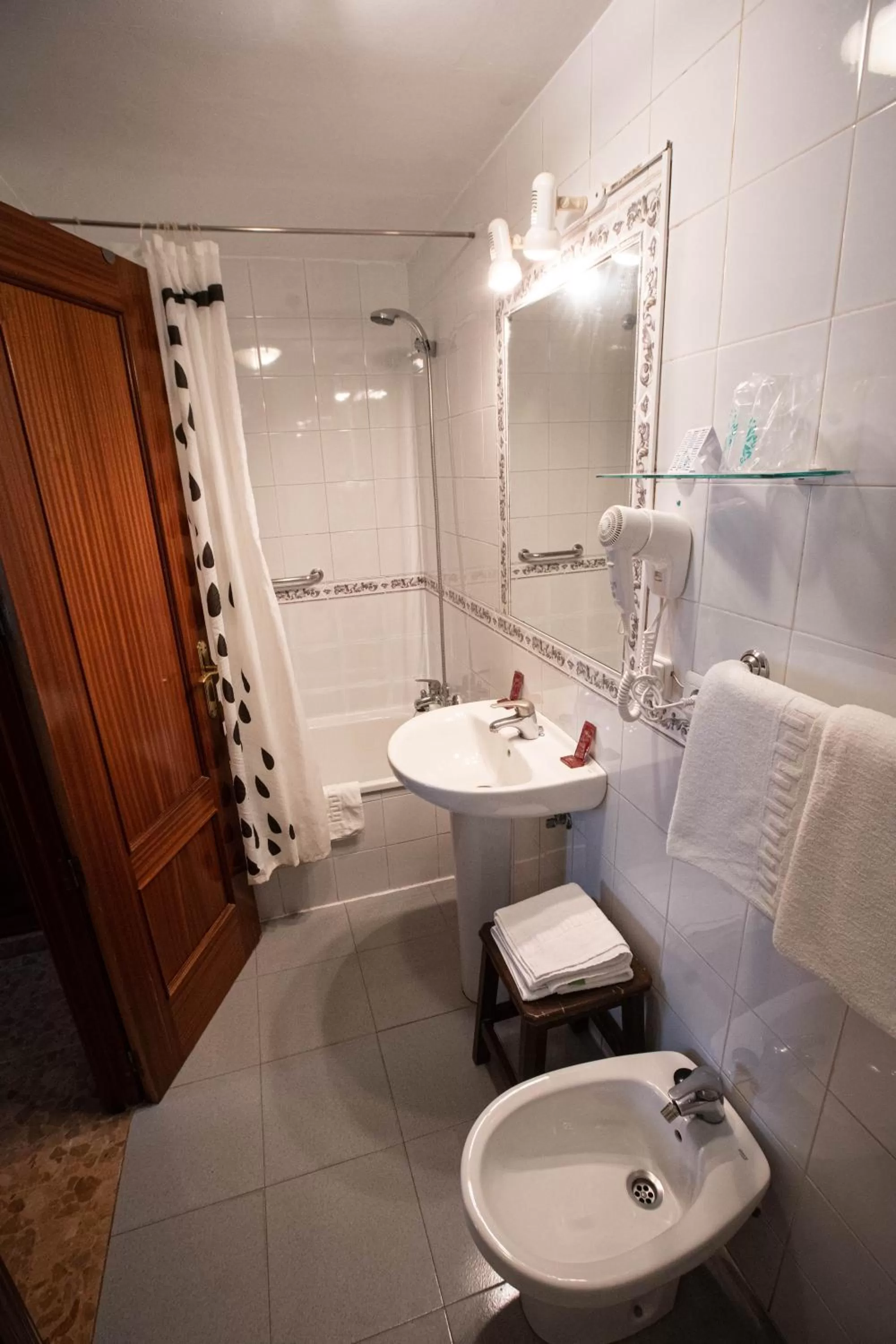 Bath in Hotel Arunda II