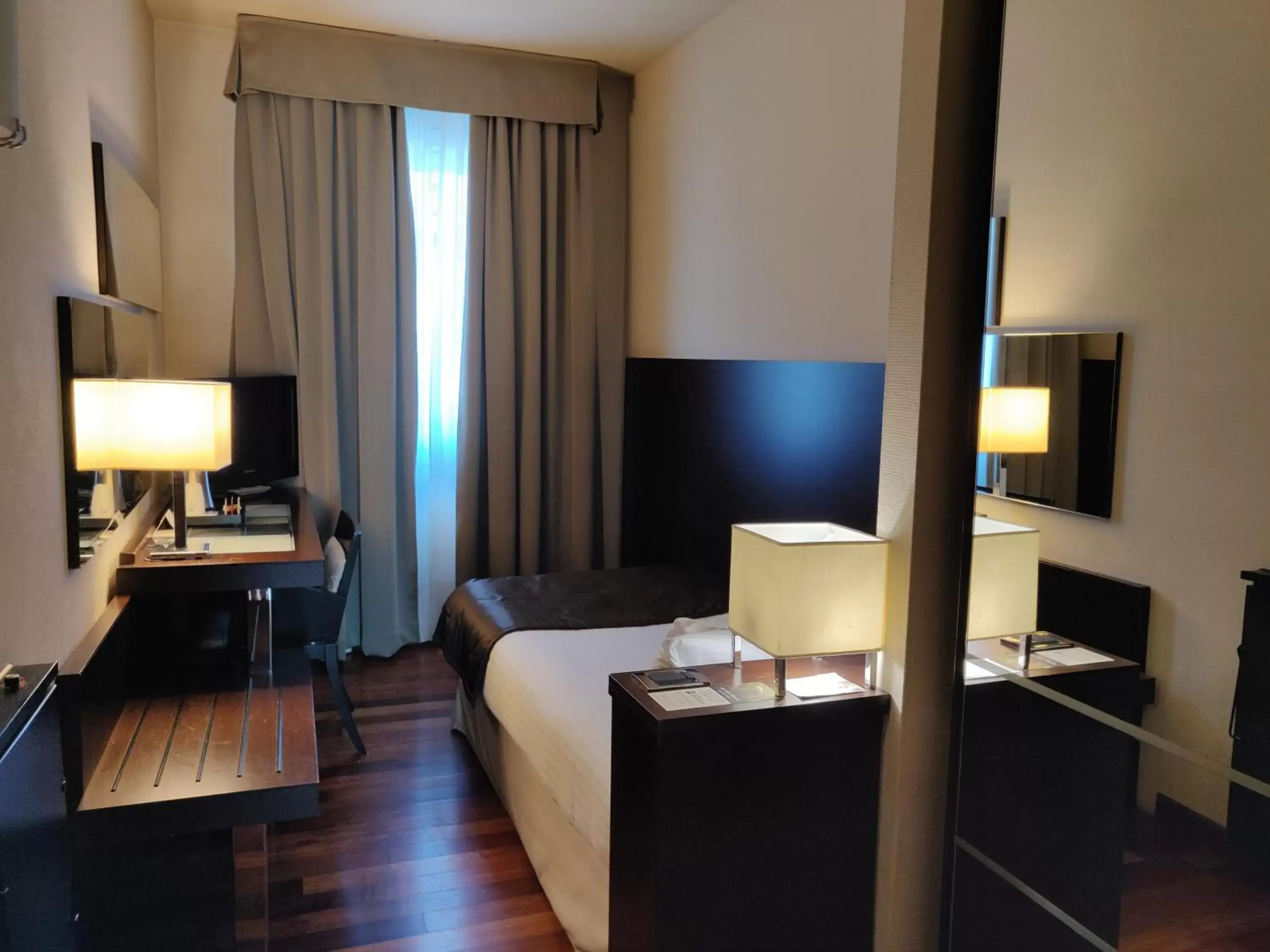 Bedroom, TV/Entertainment Center in Best Western Hotel Tre Torri