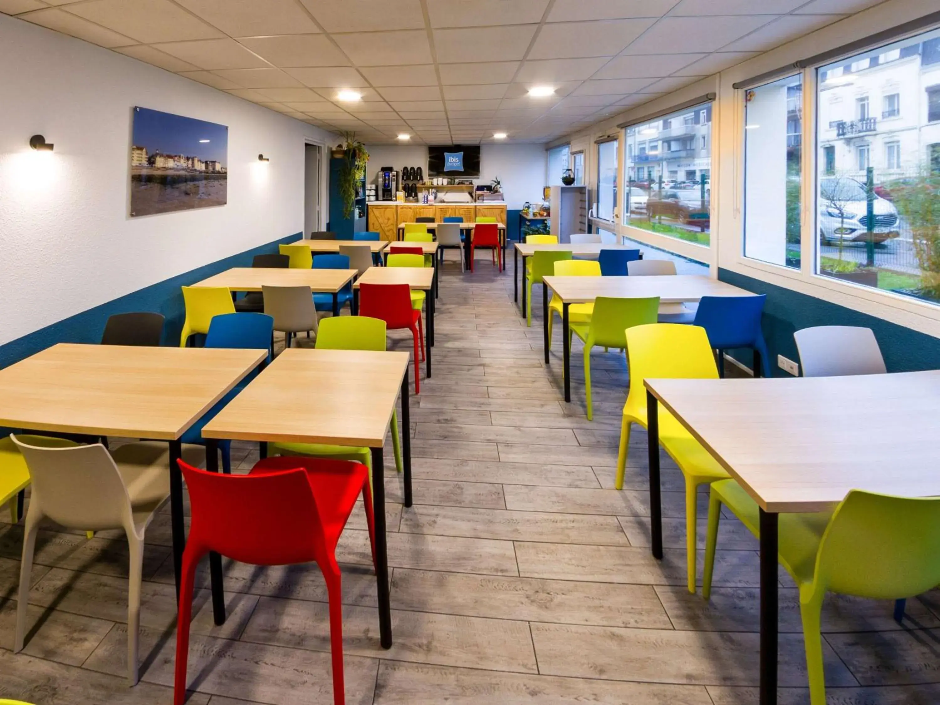 Property building, Restaurant/Places to Eat in ibis Budget Boulogne Sur Mer Centre les Ports