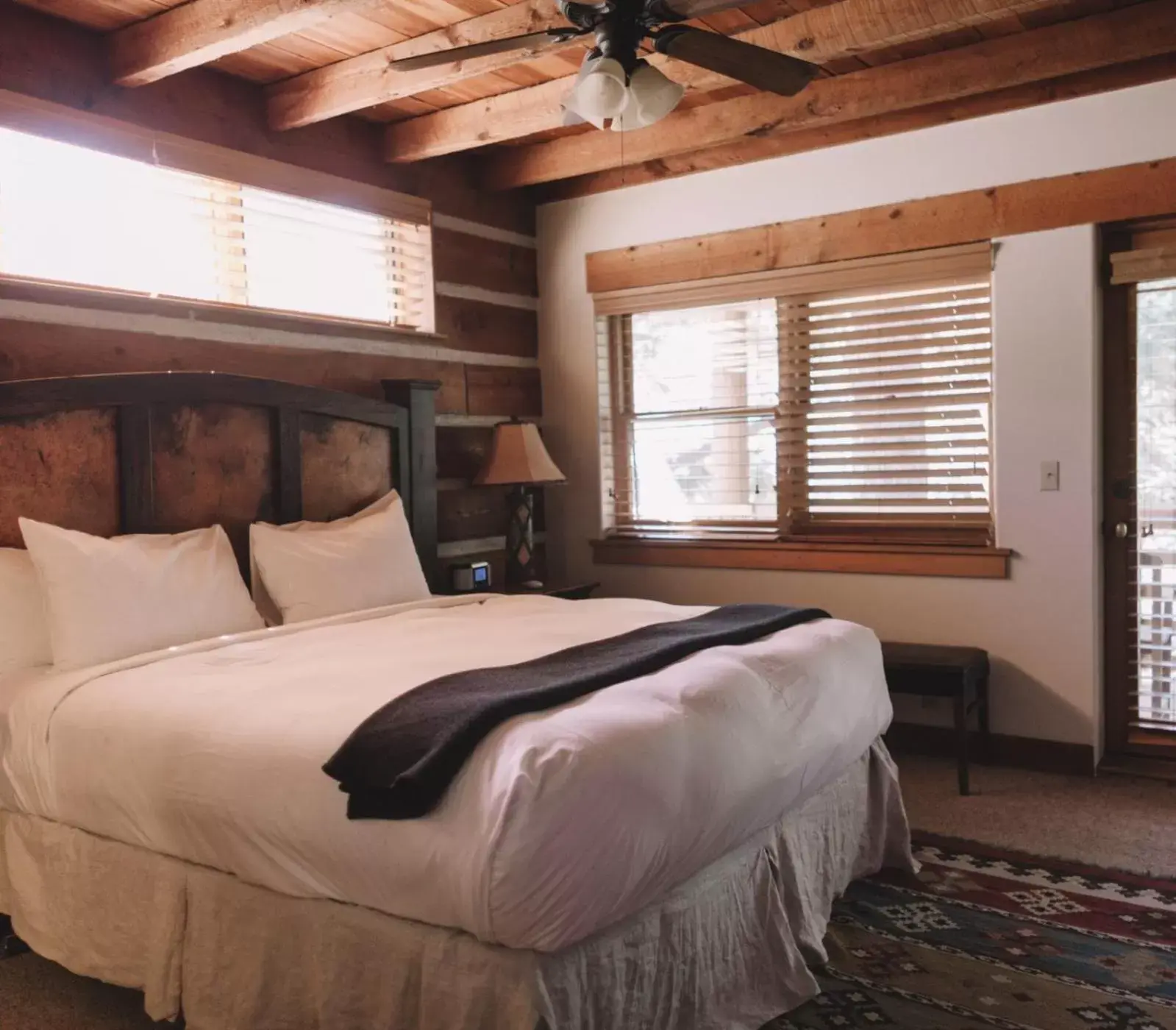 Bedroom, Bed in Sundance Mountain Resort