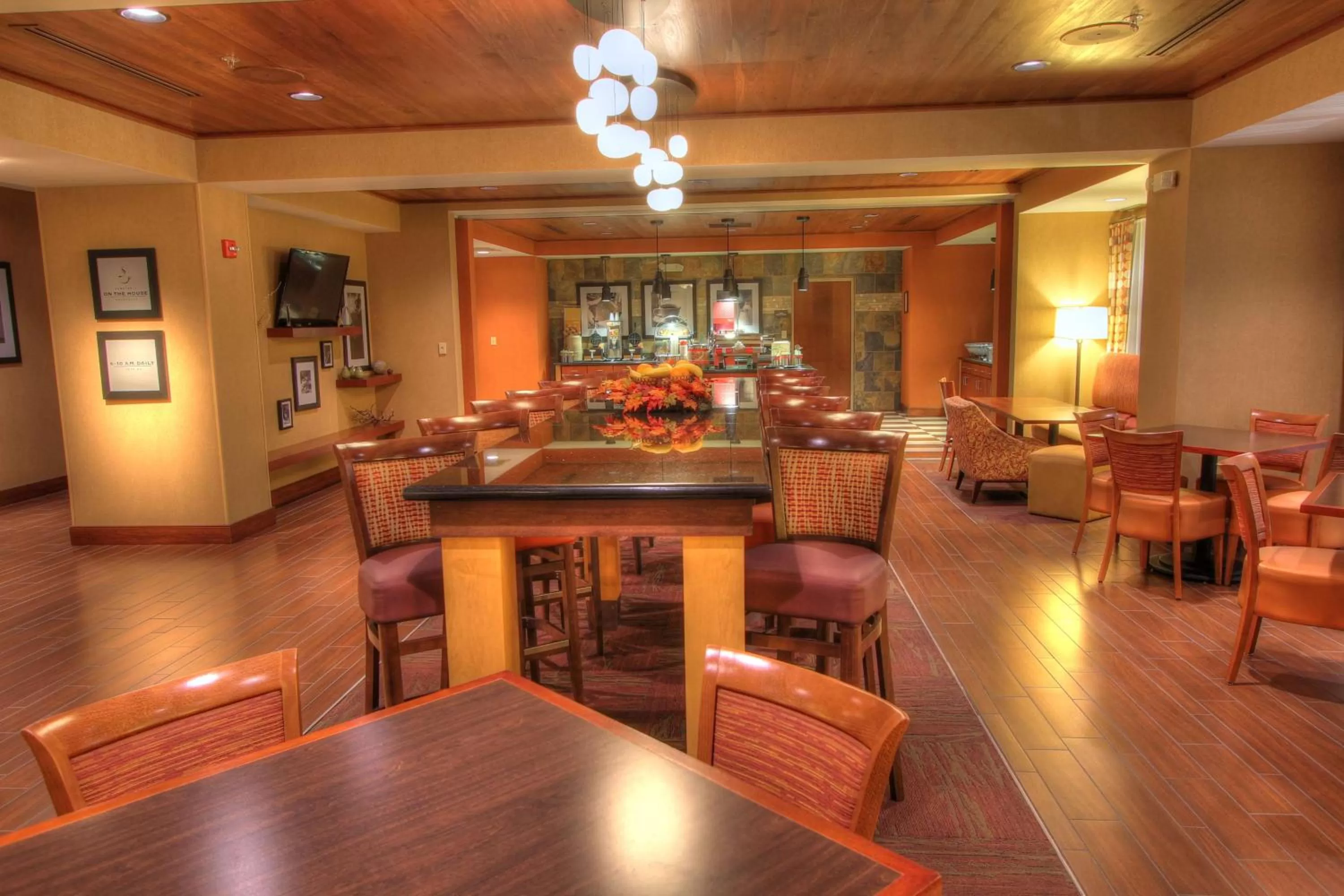 Dining area in Hampton Inn Pigeon Forge
