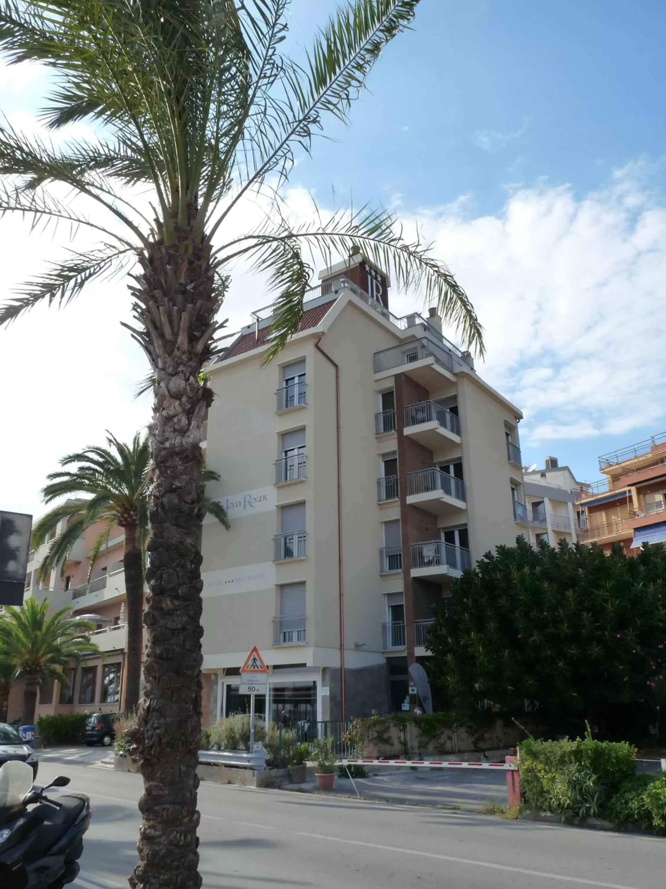 Facade/entrance, Property Building in Hotel Jolly Roger