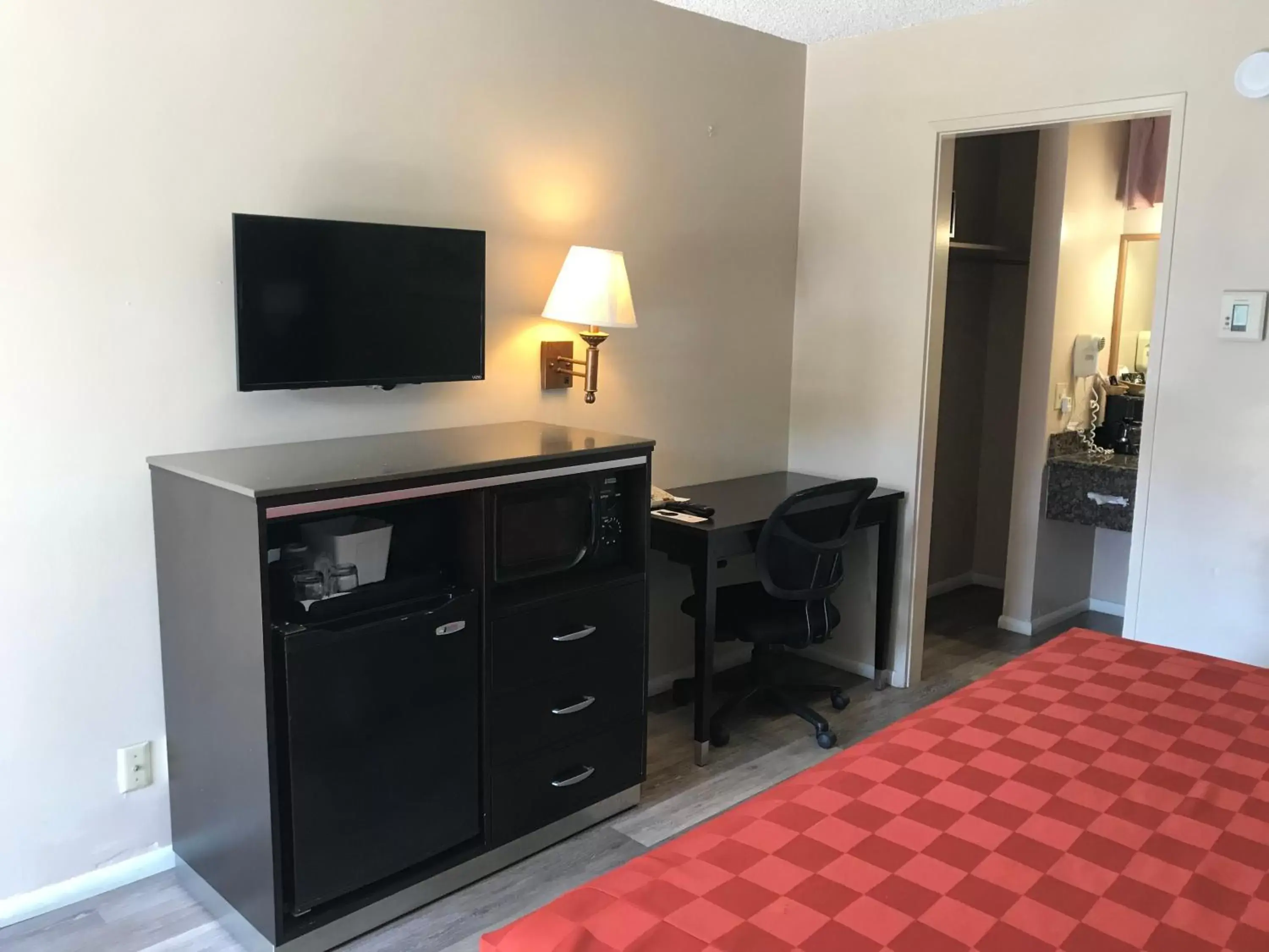 TV/Entertainment Center in Olive Tree Inn & Suites