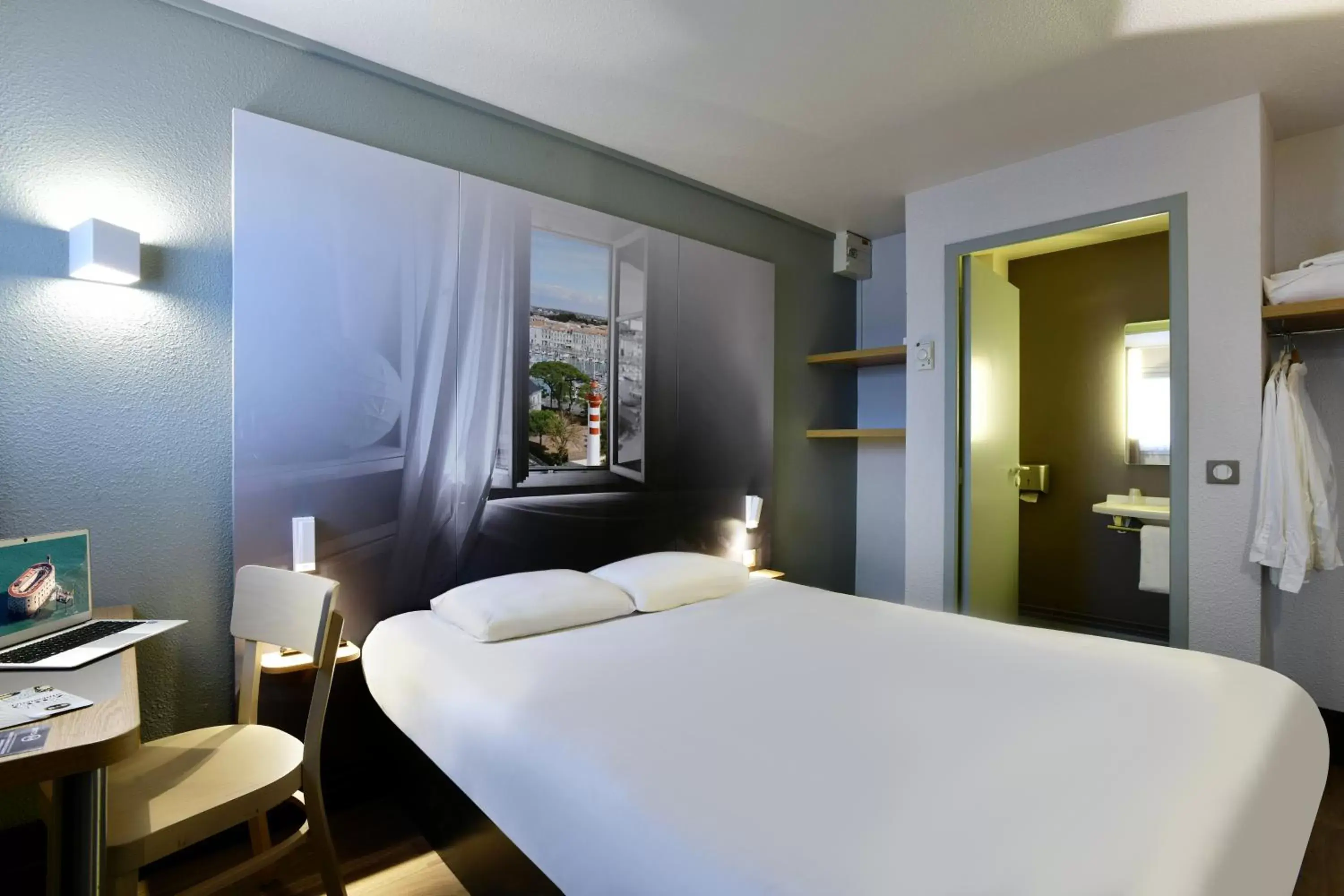 Bedroom, Bed in B&B HOTEL La Rochelle Angoulins
