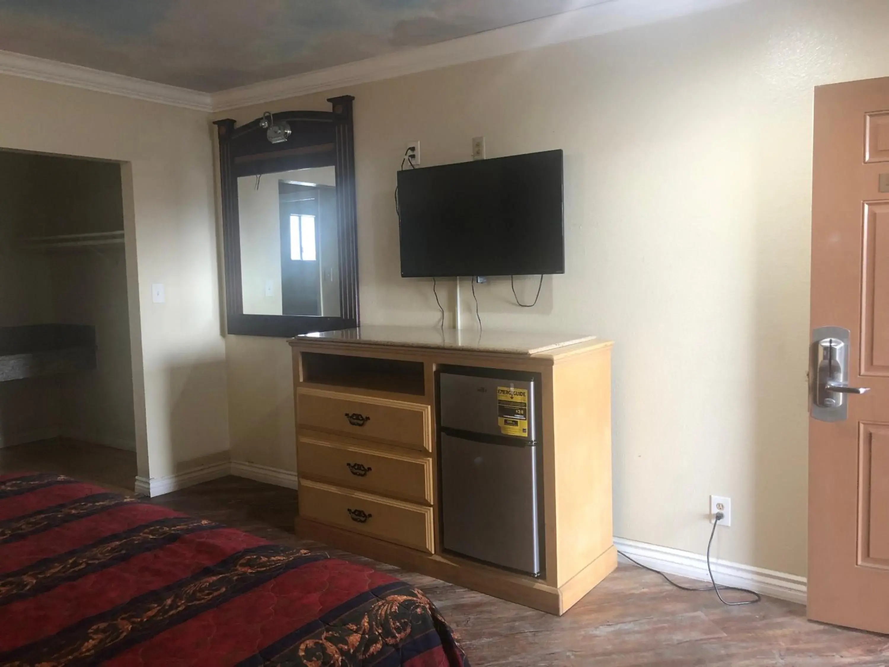 TV/Entertainment Center in Robinhood Motel