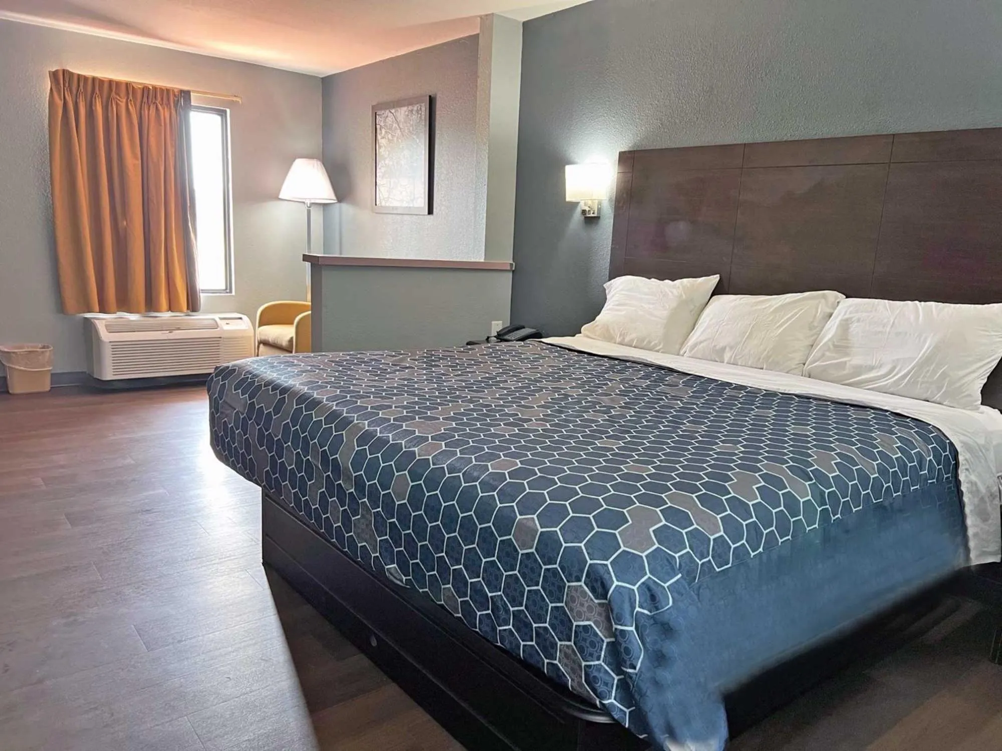 Bed in Red Carpet Inn & Suites