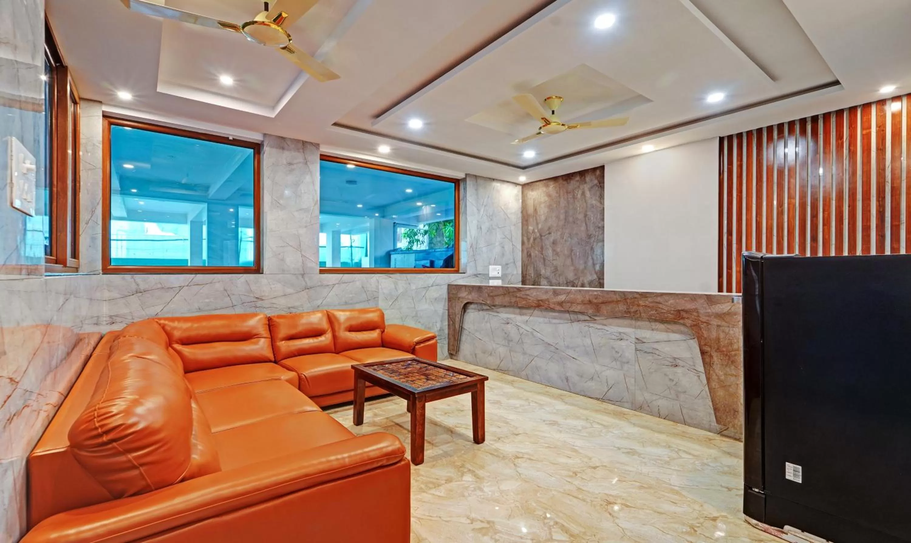 Seating area in Itsy Hotels Elite Inn