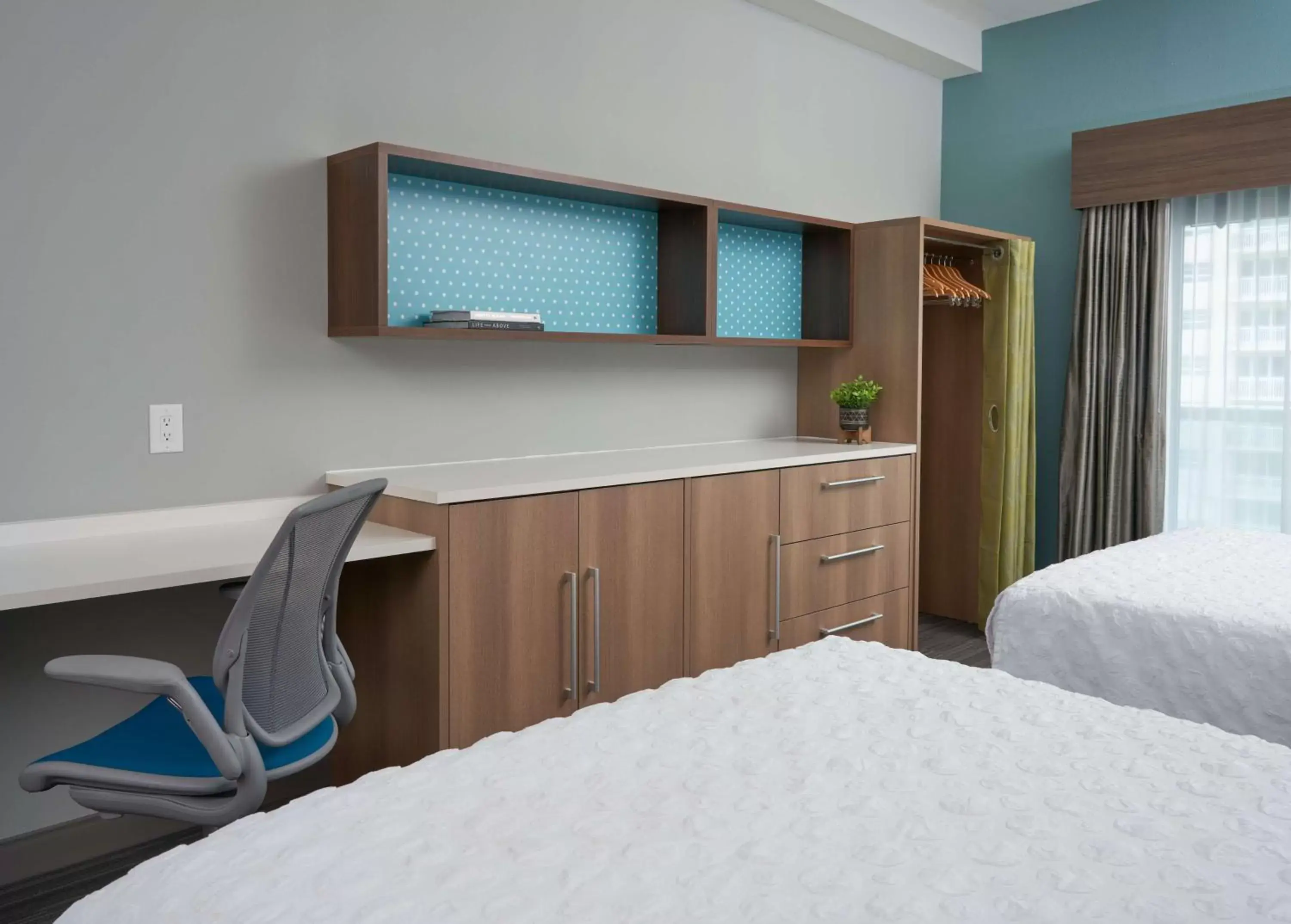 Bedroom, TV/Entertainment Center in Home2 Suites By Hilton Pompano Beach Pier, Fl