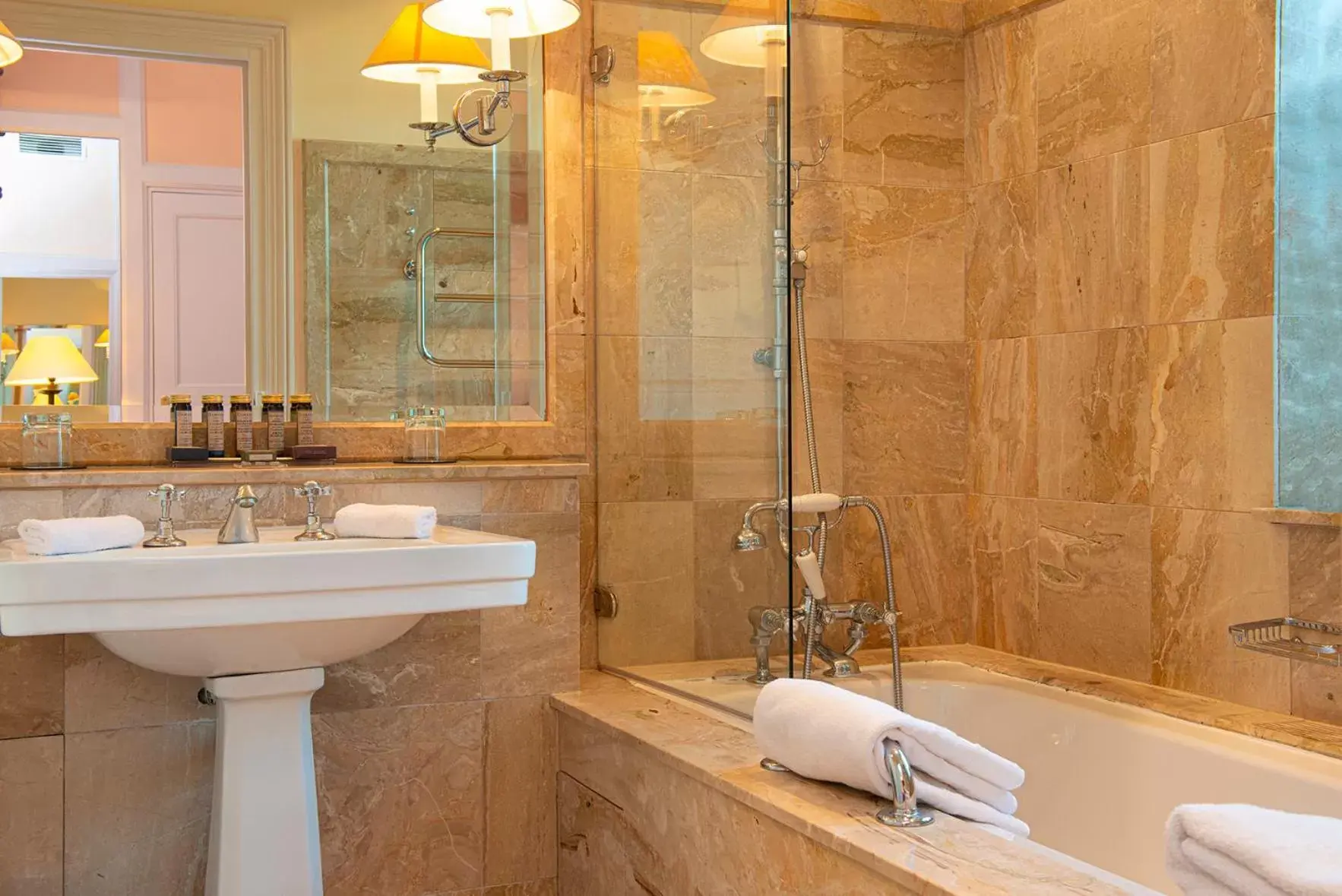 Bathroom in Hotel de la Cité & Spa MGallery