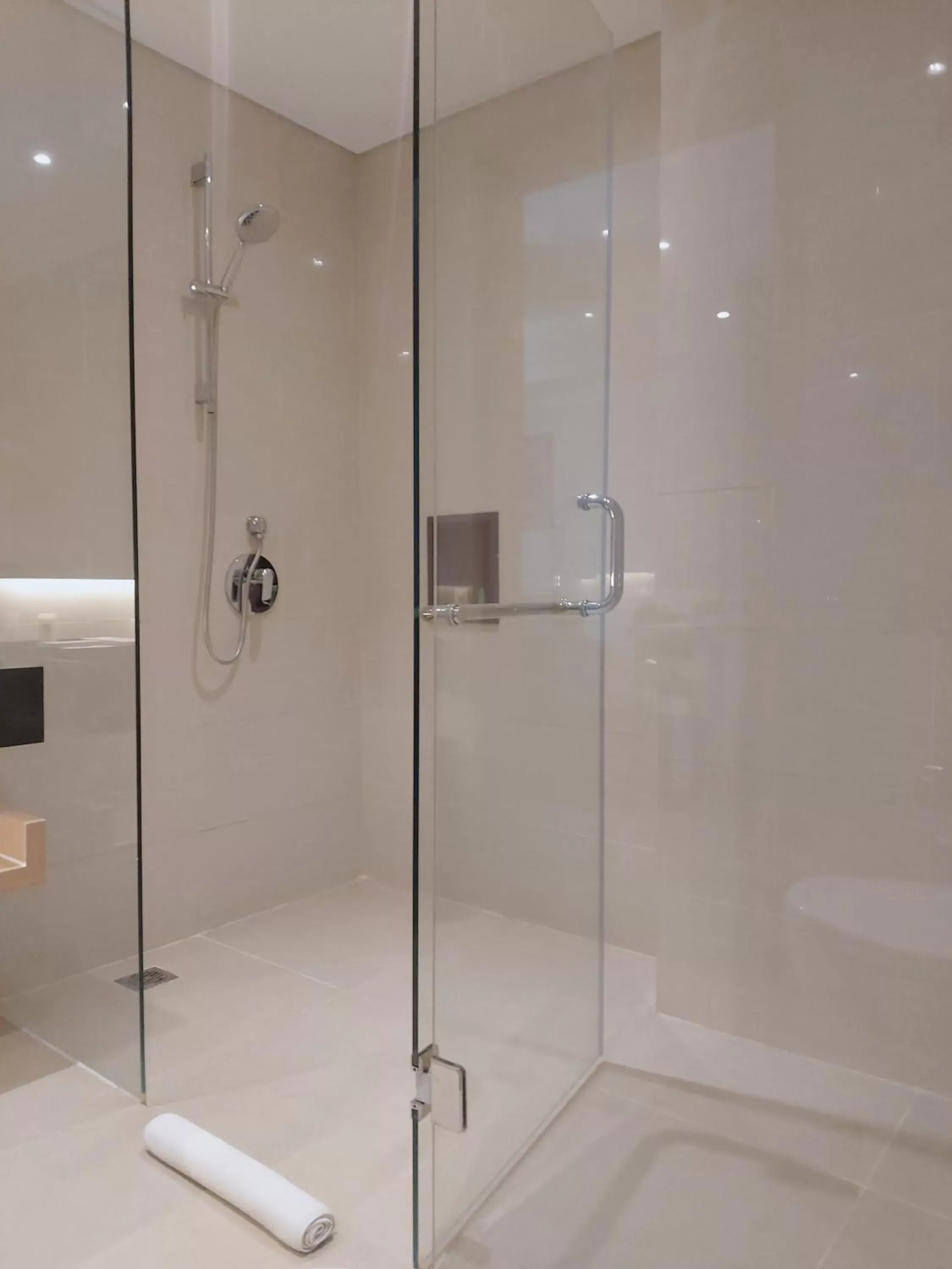 Shower, Bathroom in Swiss-Belinn Modern Cikande