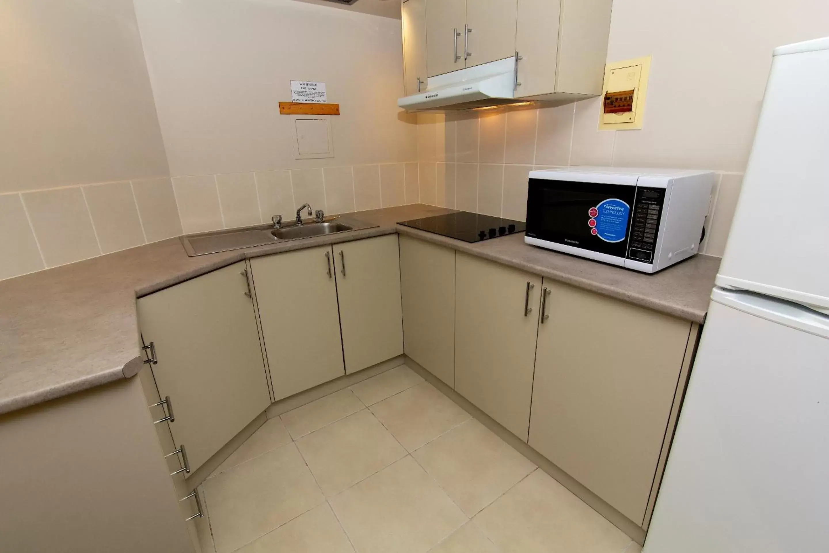 Kitchen or kitchenette in Abbey On Roma Hotel & Apartments