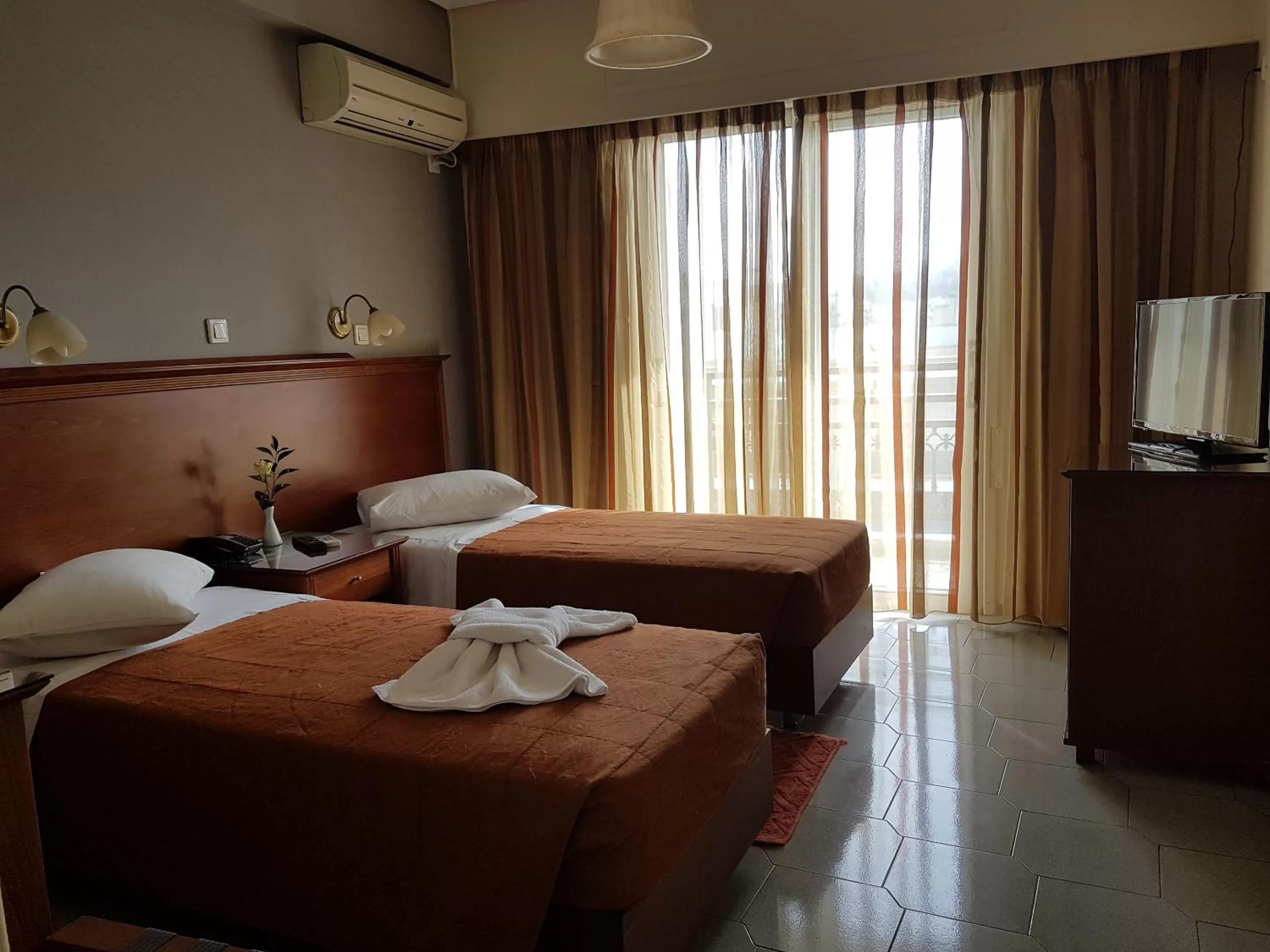 Photo of the whole room, Bed in Apollo Hotel