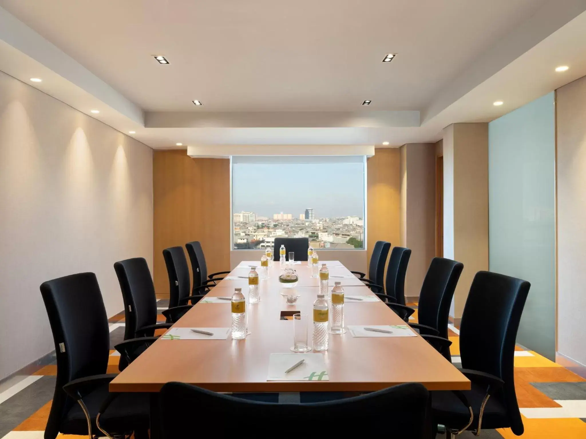 Meeting/conference room in Holiday Inn & Suites Jakarta Gajah Mada, an IHG Hotel