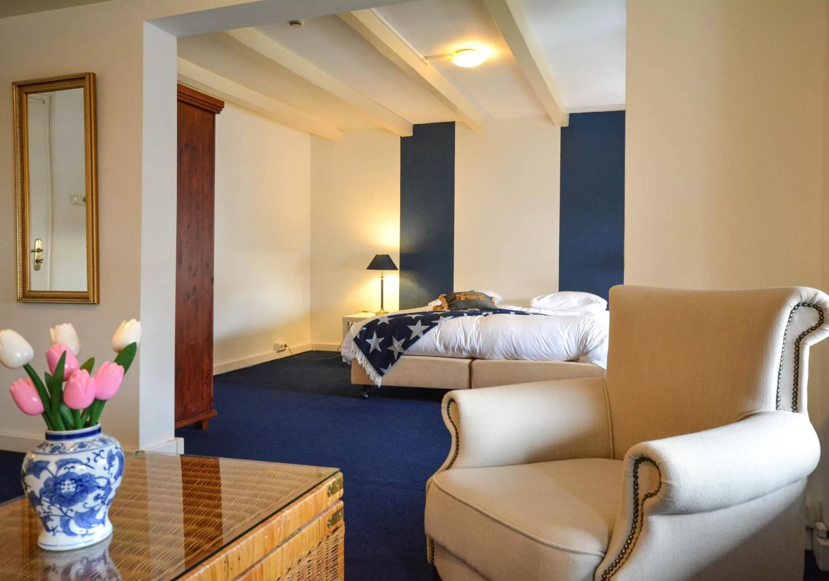 Bed in Hotel Bridges House - Delft City Centre