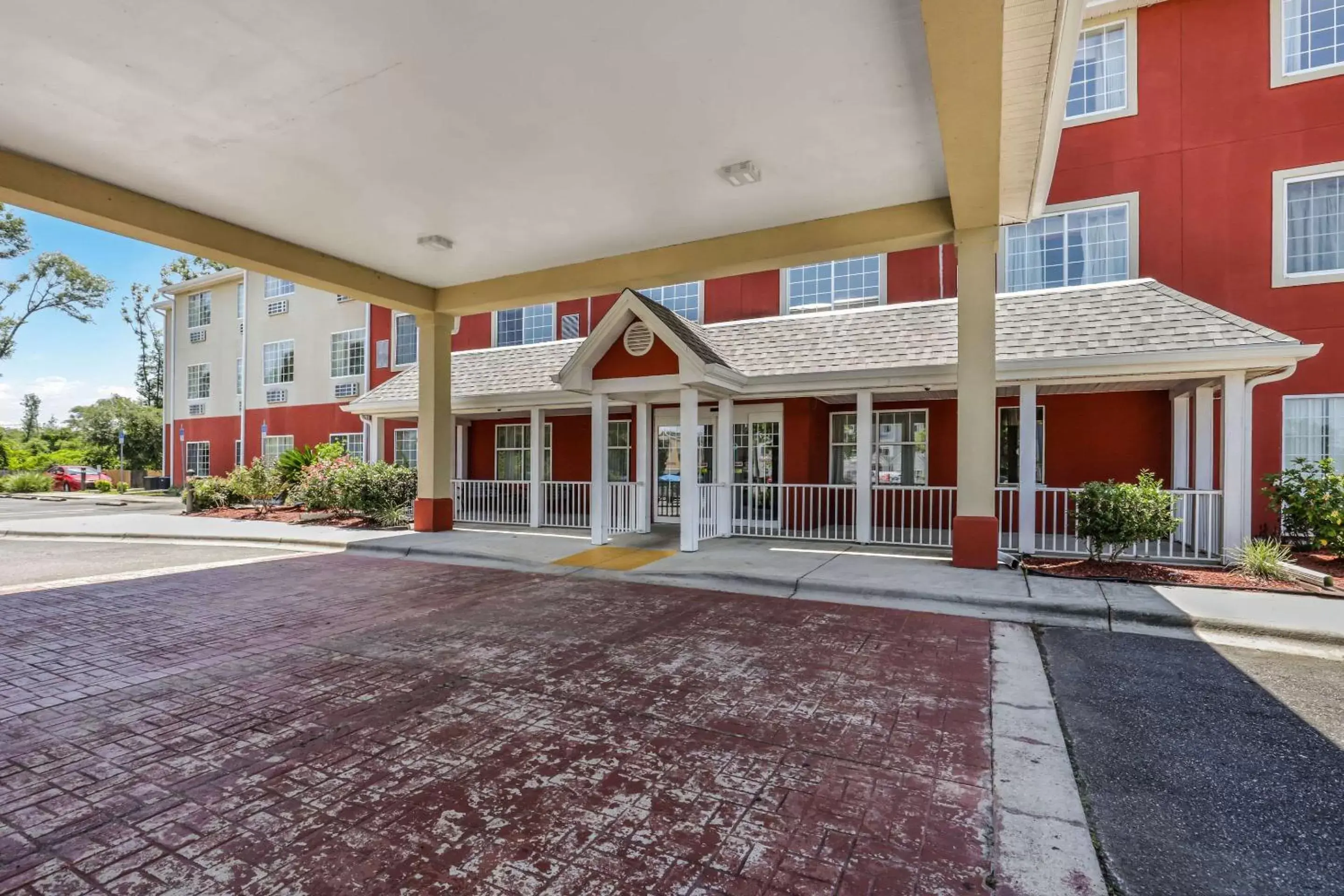 Property building in Econo Lodge Inn & Suites - Marianna