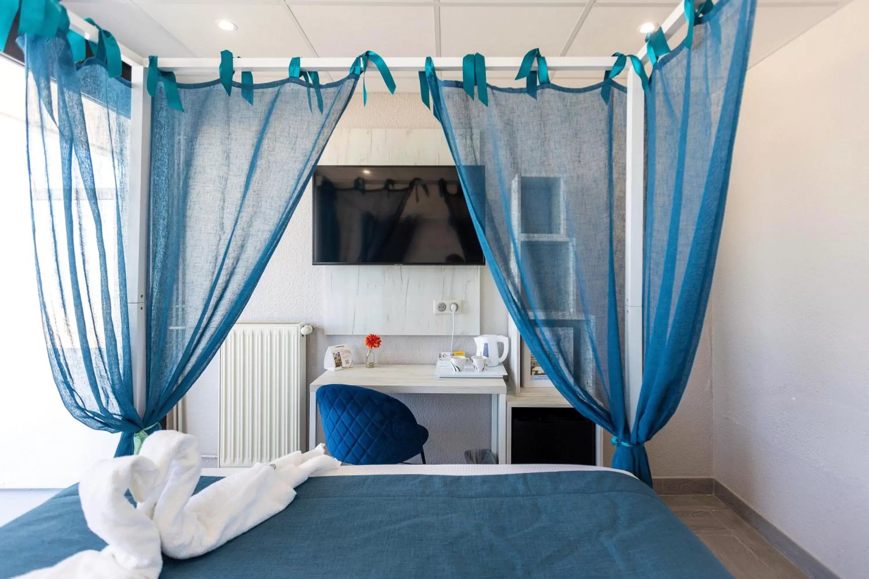 Bed in The Originals Boutique, Hôtel Neptune, Berck-sur-Mer (Inter-Hotel)