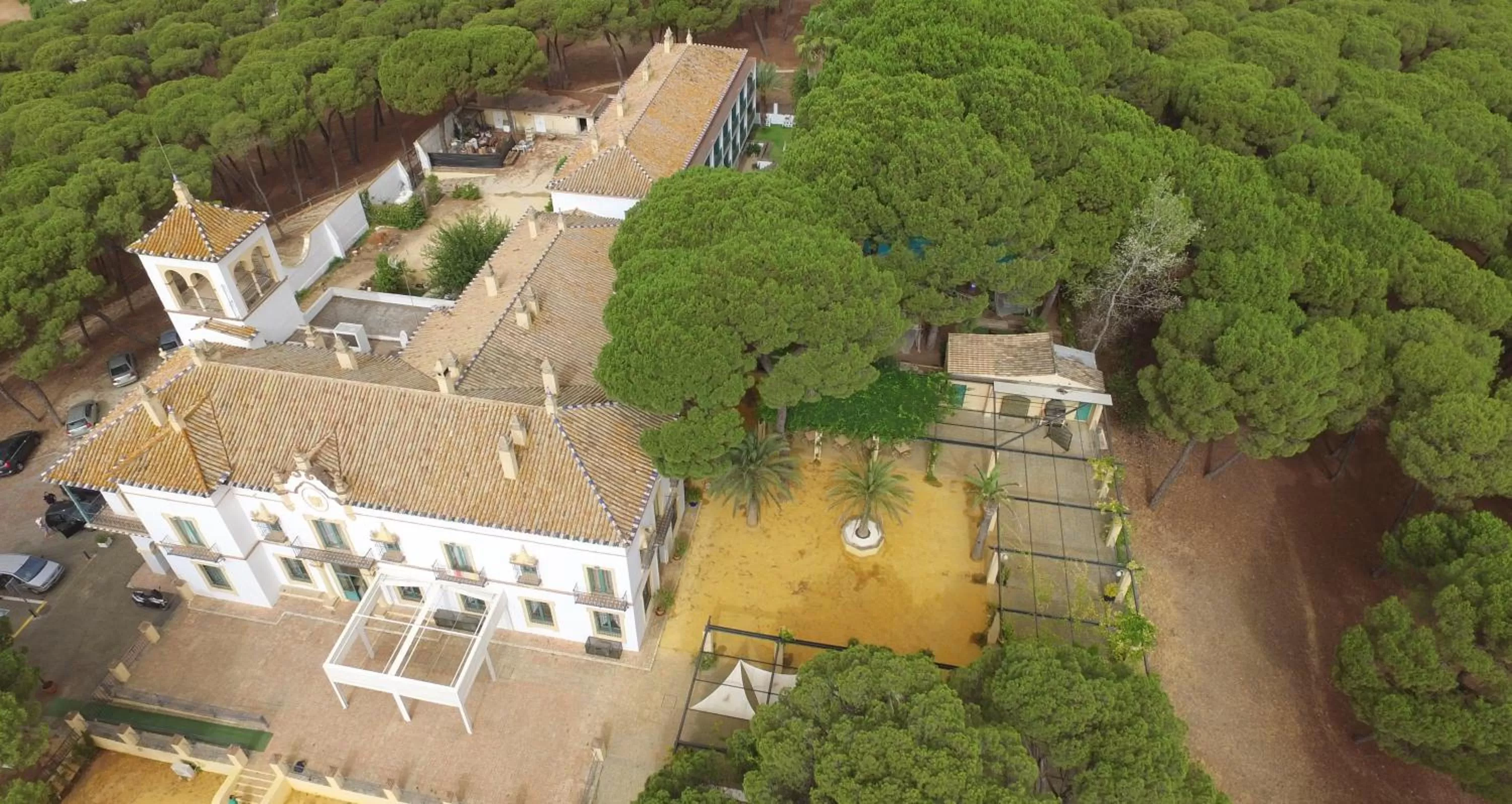 Property building in Hotel Oromana