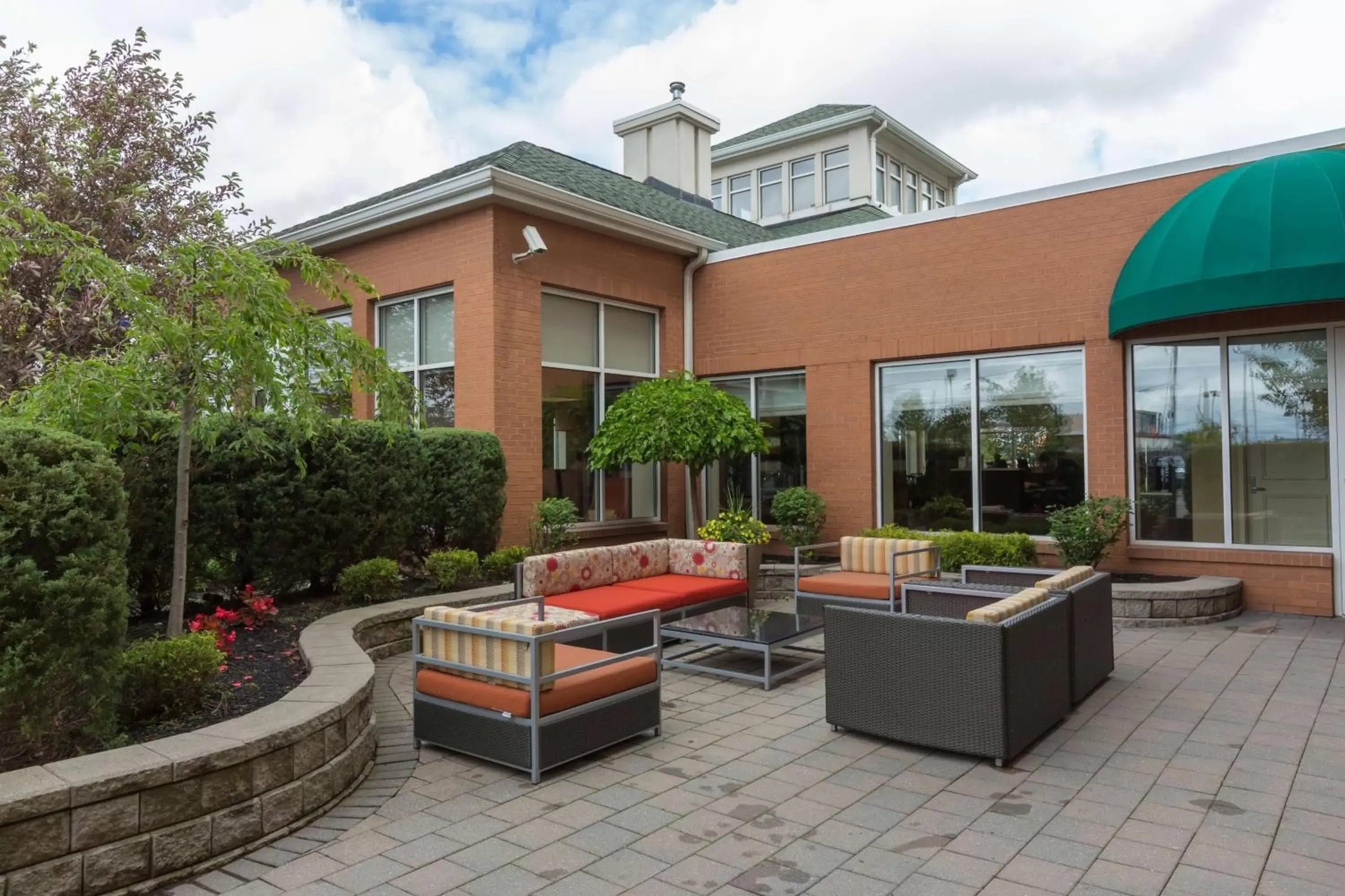 Patio in Hilton Garden Inn Buffalo Airport