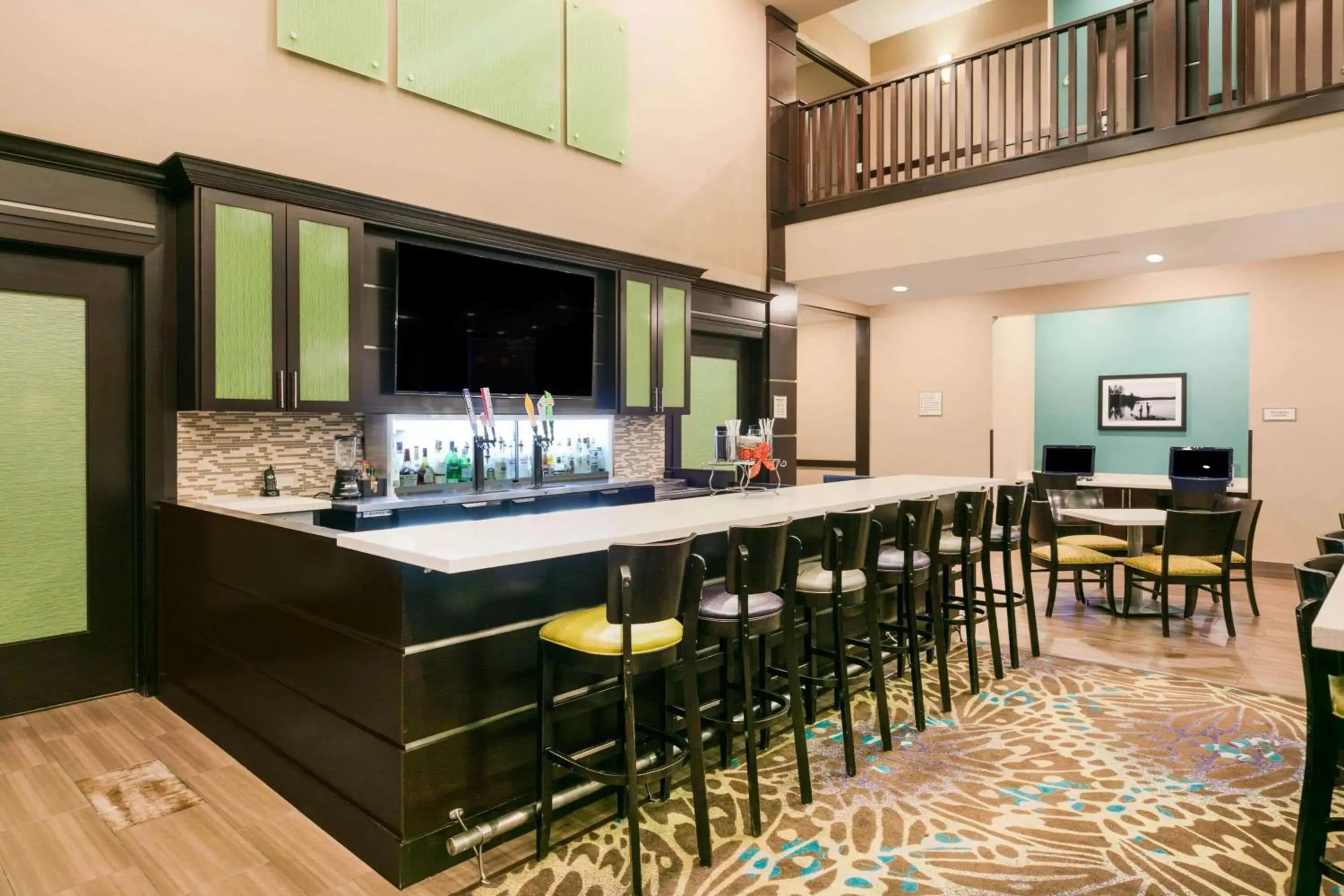 Lounge or bar, Lounge/Bar in La Quinta by Wyndham Tyler - University Area