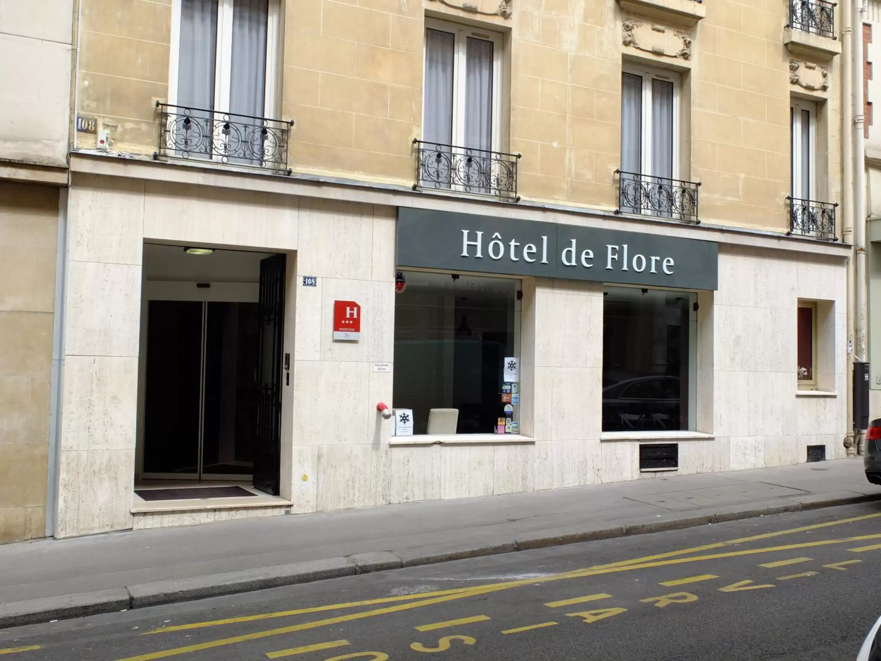 Facade/Entrance in Hotel de Flore