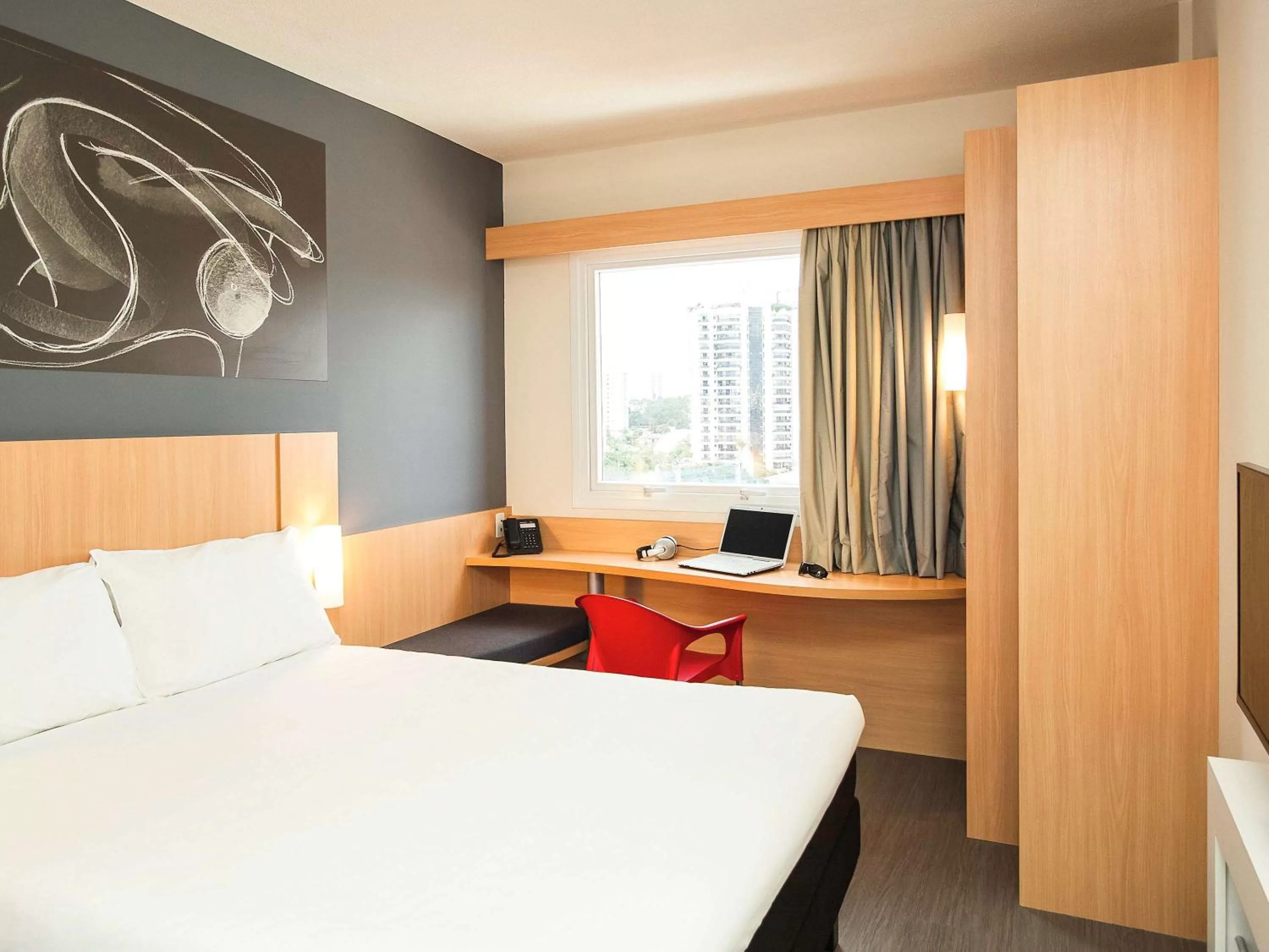 Photo of the whole room, Bed in ibis Mogi das Cruzes Shopping