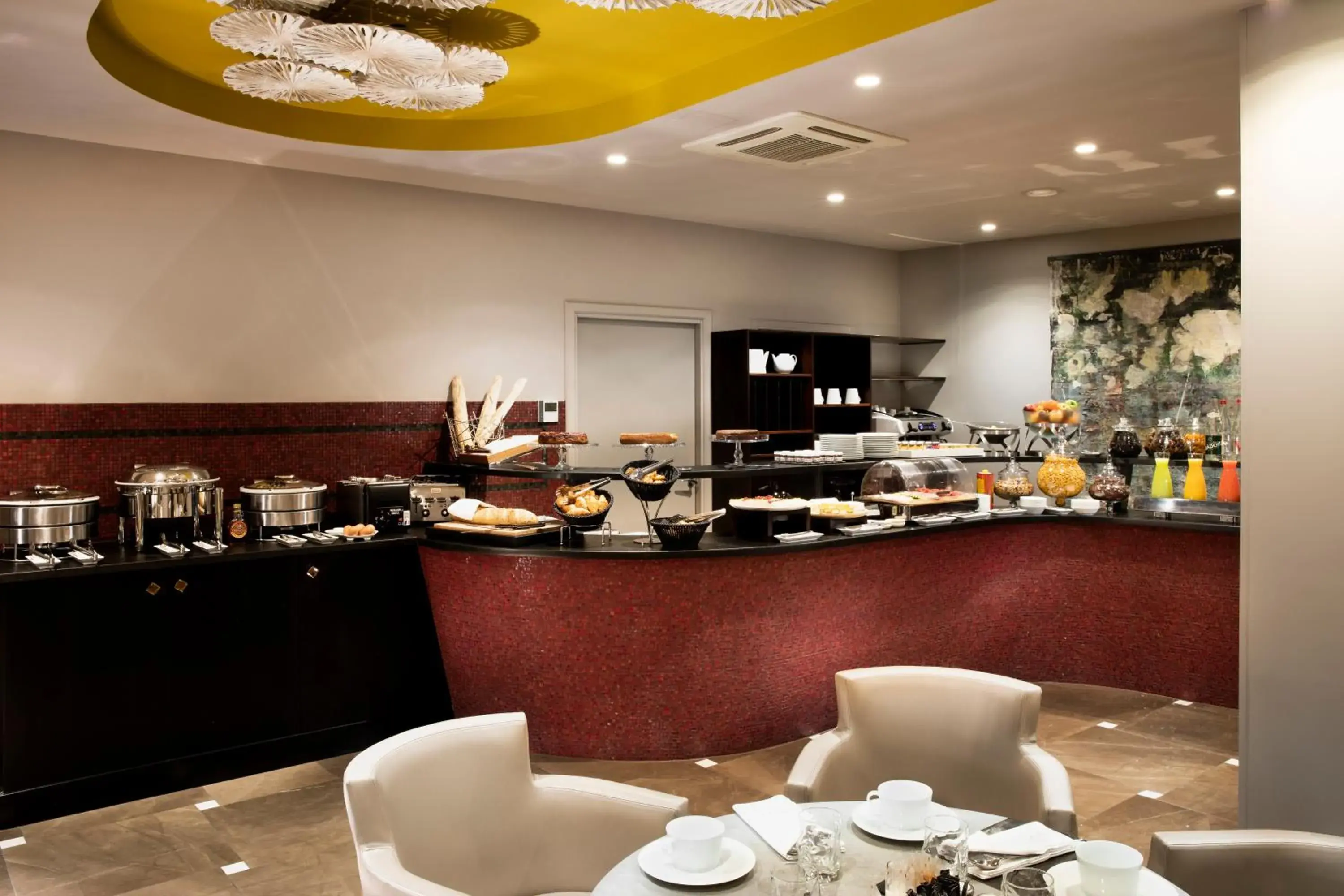 Buffet breakfast, Restaurant/Places to Eat in Hôtel Juliana Paris