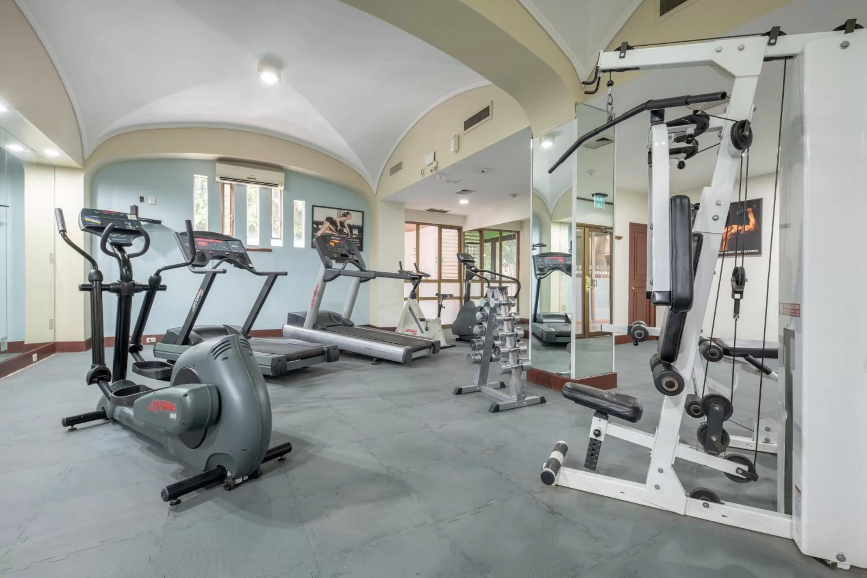 Fitness centre/facilities in Holiday Inn Guadalajara Expo Plaza del Sol by IHG