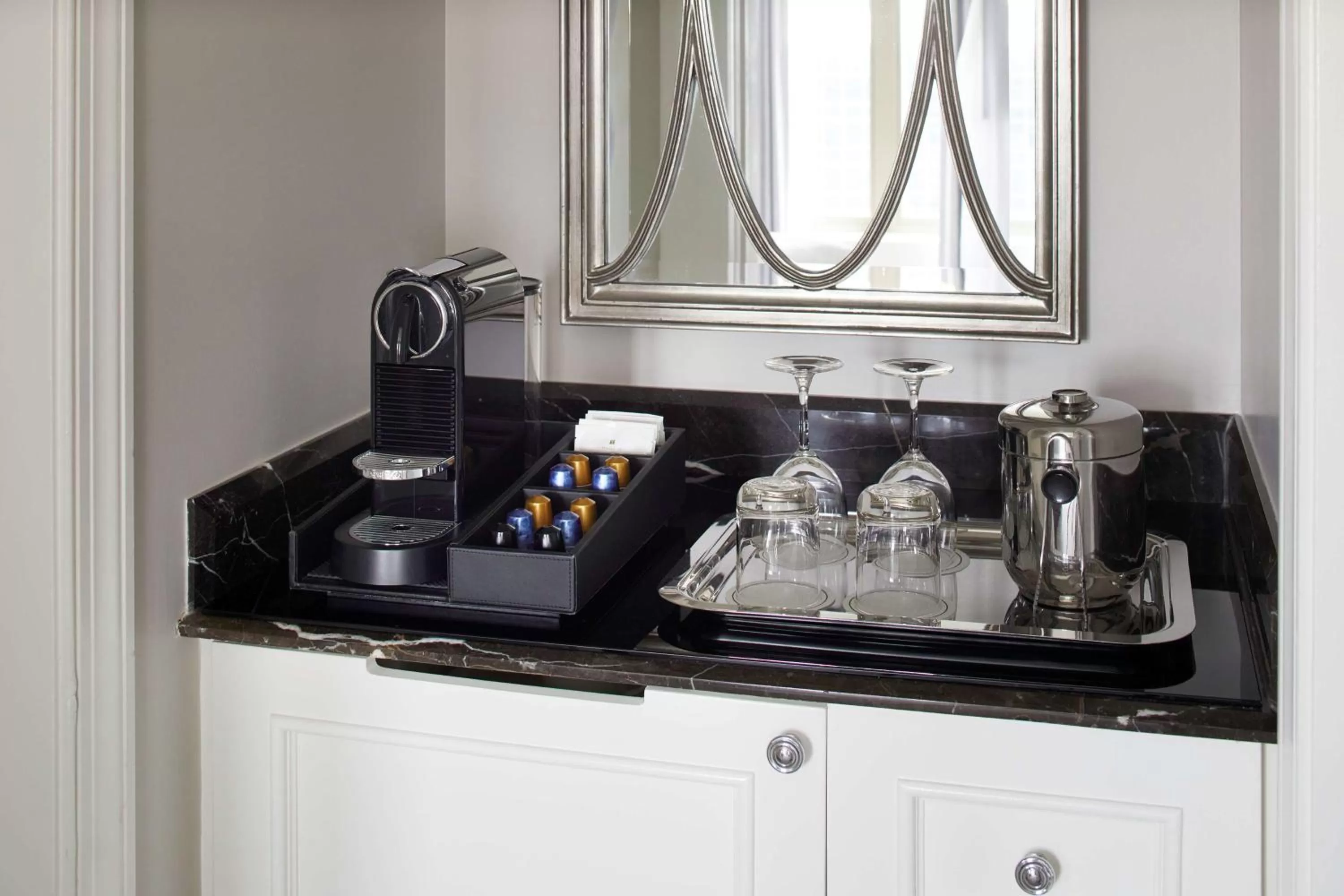 Superior King Room with Roll-In Shower - Mobility/Hearing Access in Waldorf Astoria Atlanta Buckhead