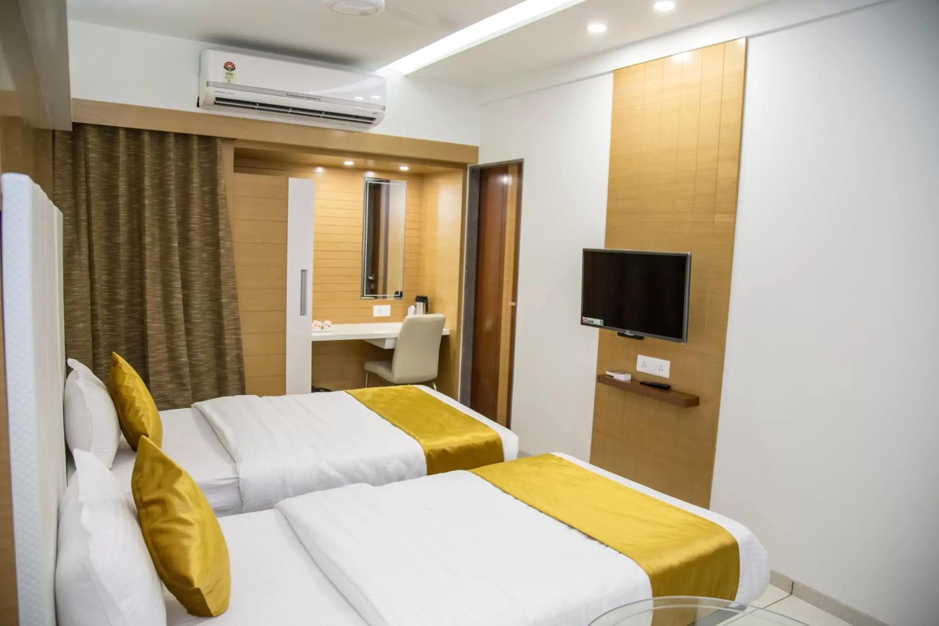 TV and multimedia, Bed in Hotel Orange International