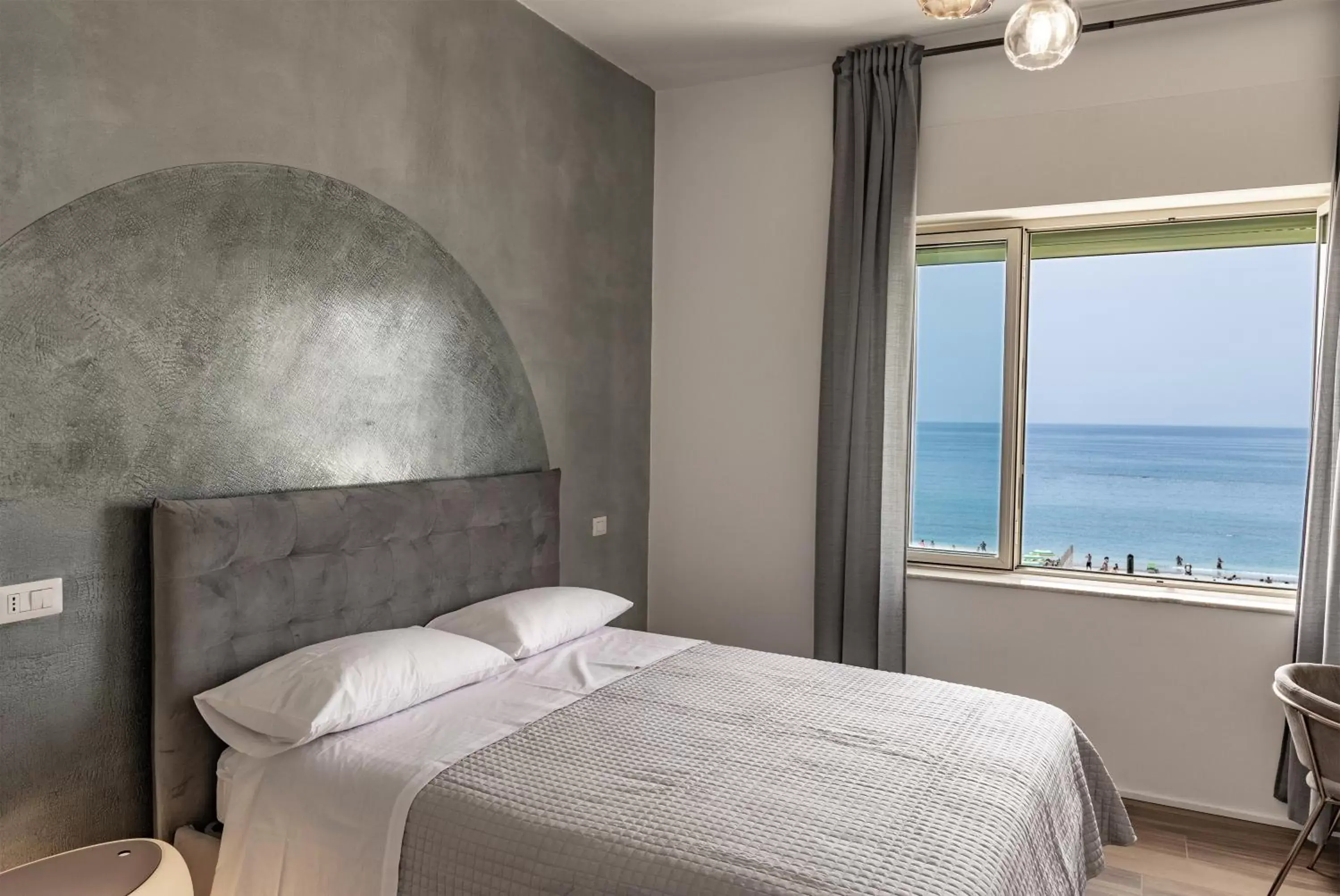 Bed in Cas’ A Mare - Beachfront Luxury Suites