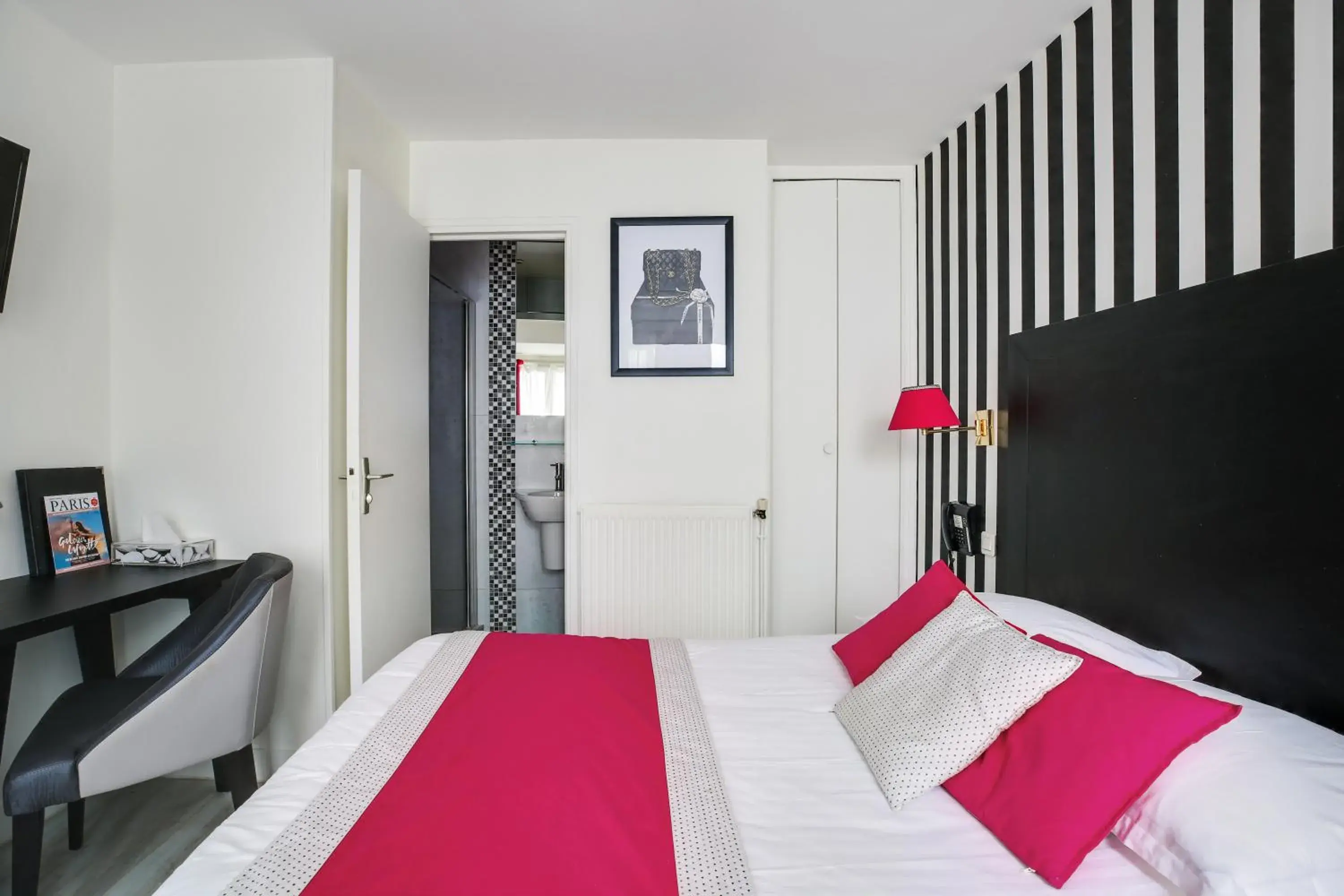 Bedroom, Bed in Hotel Riviera Elysees