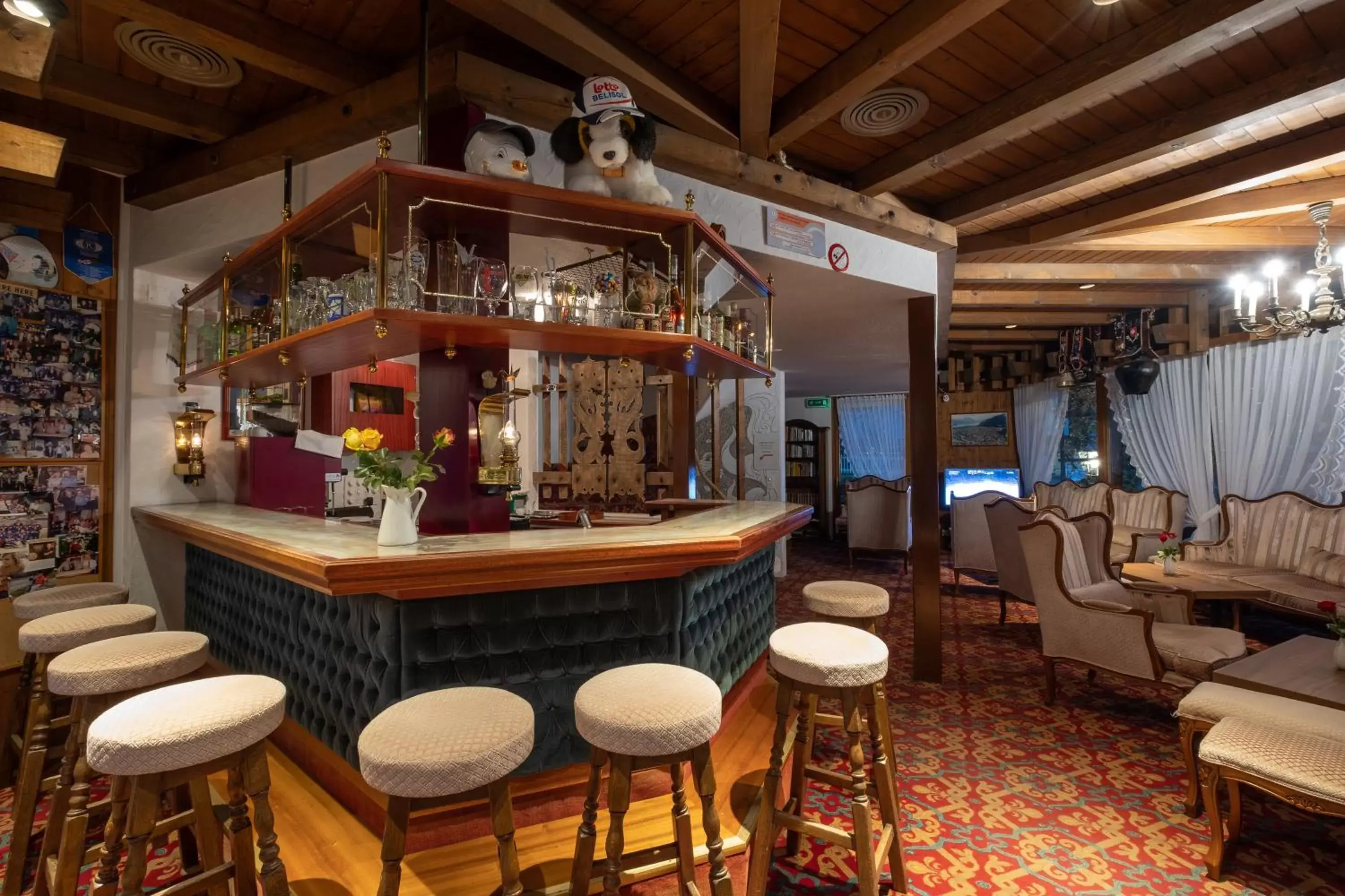 Lounge or bar, Lounge/Bar in Hotel Chalet Swiss