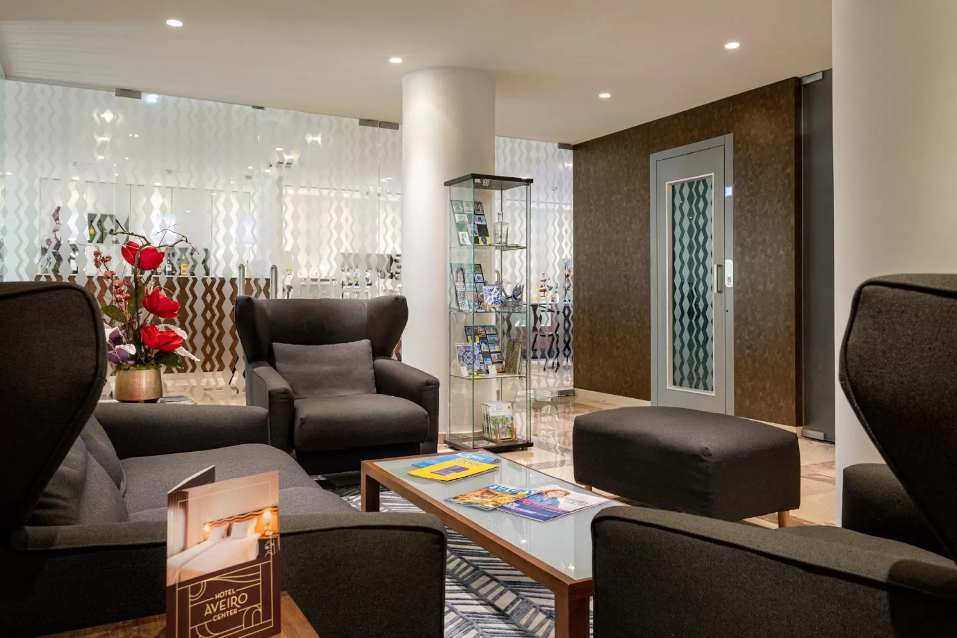 Living room in Hotel Aveiro Center by Alboi Group