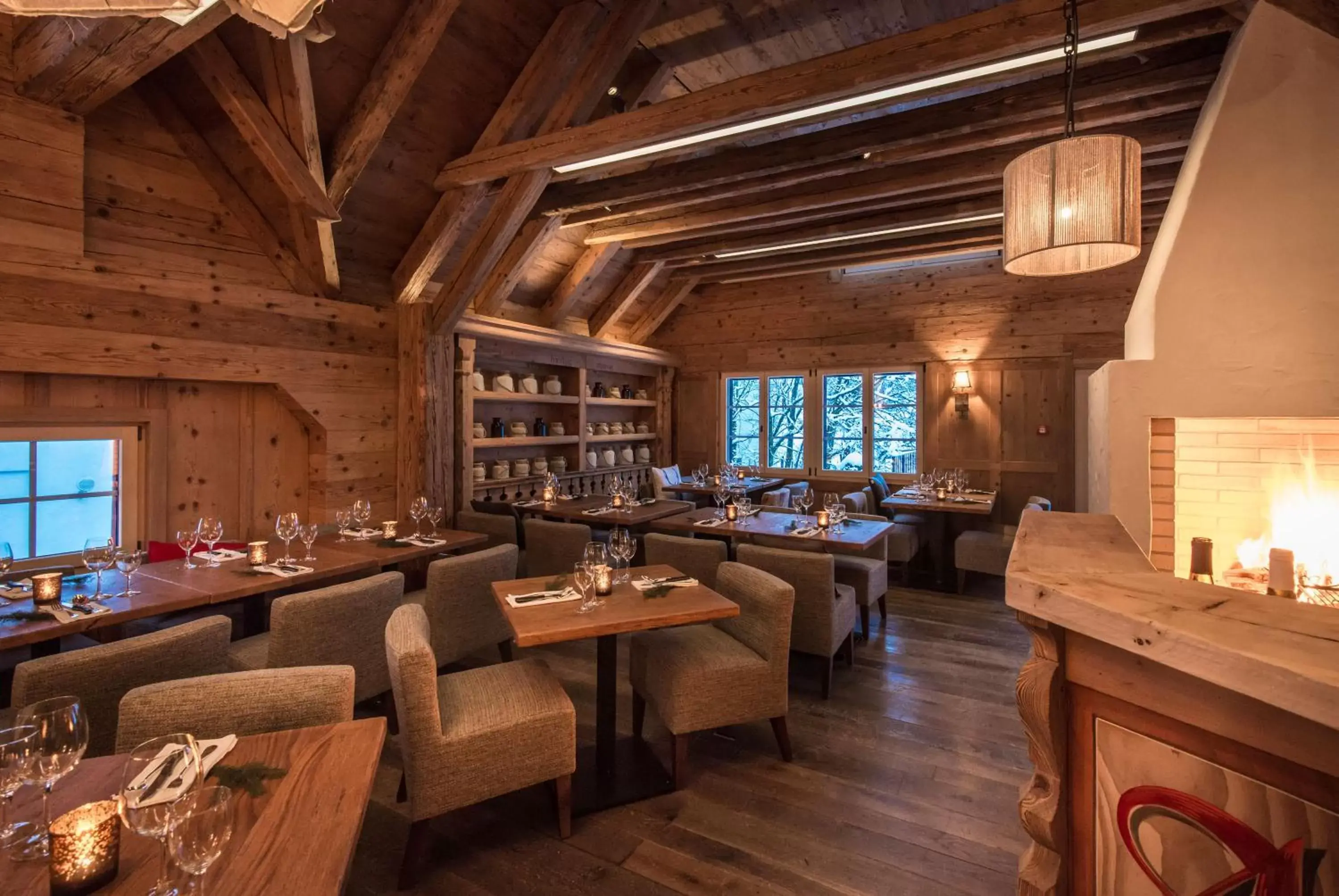 Restaurant/places to eat, Lounge/Bar in Alpenclub