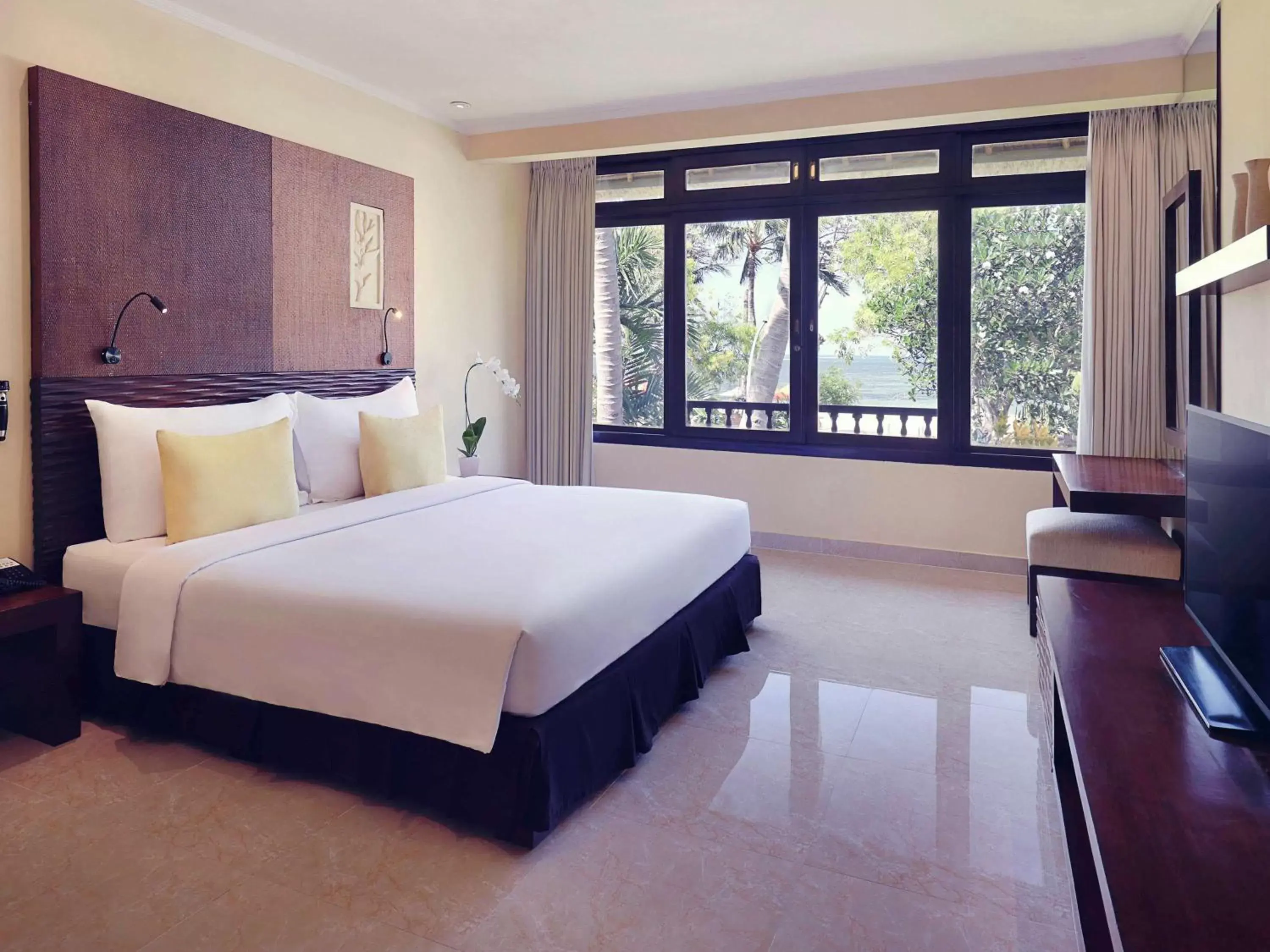 Photo of the whole room, Bed in Mercure Resort Sanur