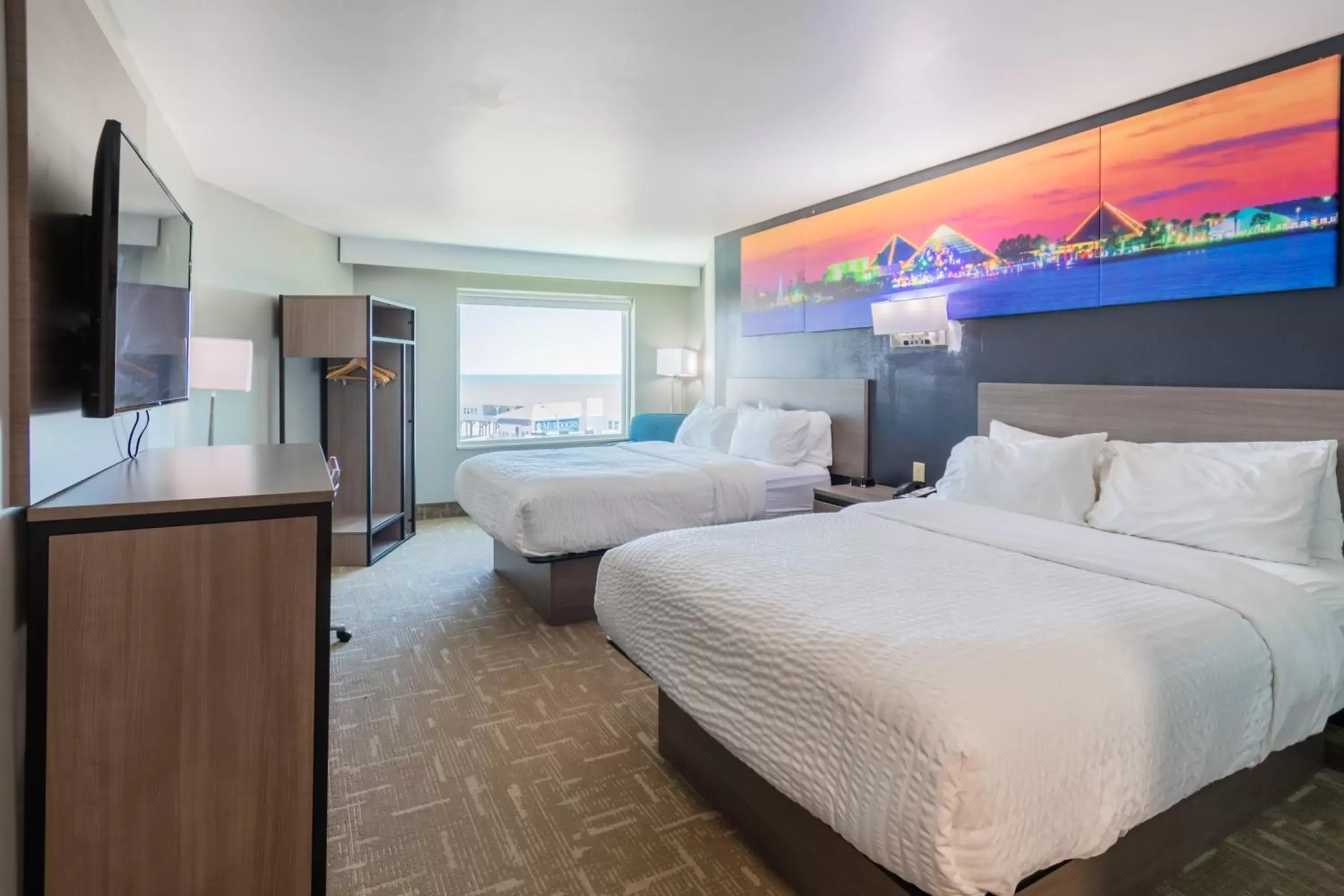 Photo of the whole room, Bed in Clarion Pointe Galveston Seawall