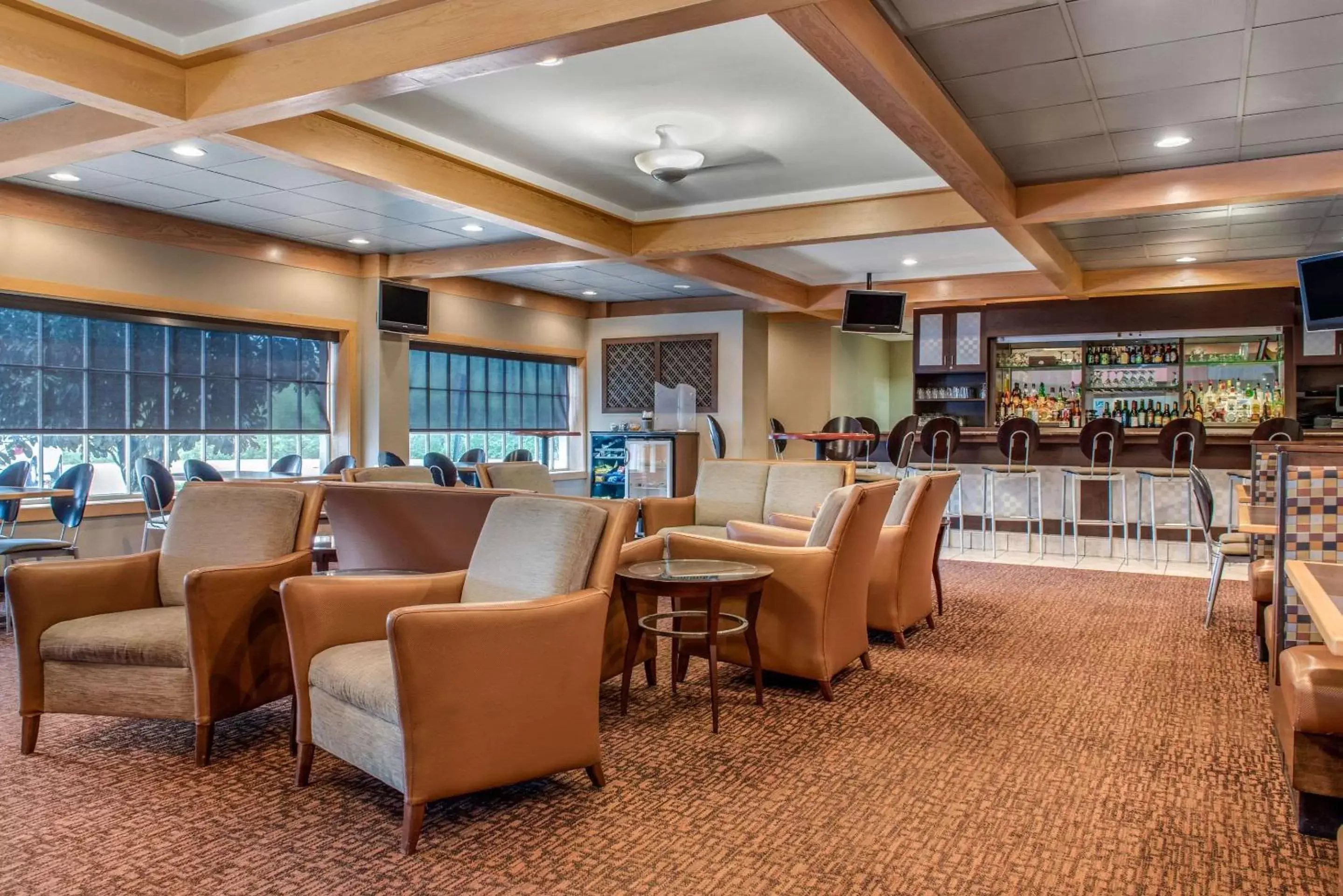 Lounge or bar, Restaurant/Places to Eat in Quality Hotel Conference Center Cincinnati Blue Ash