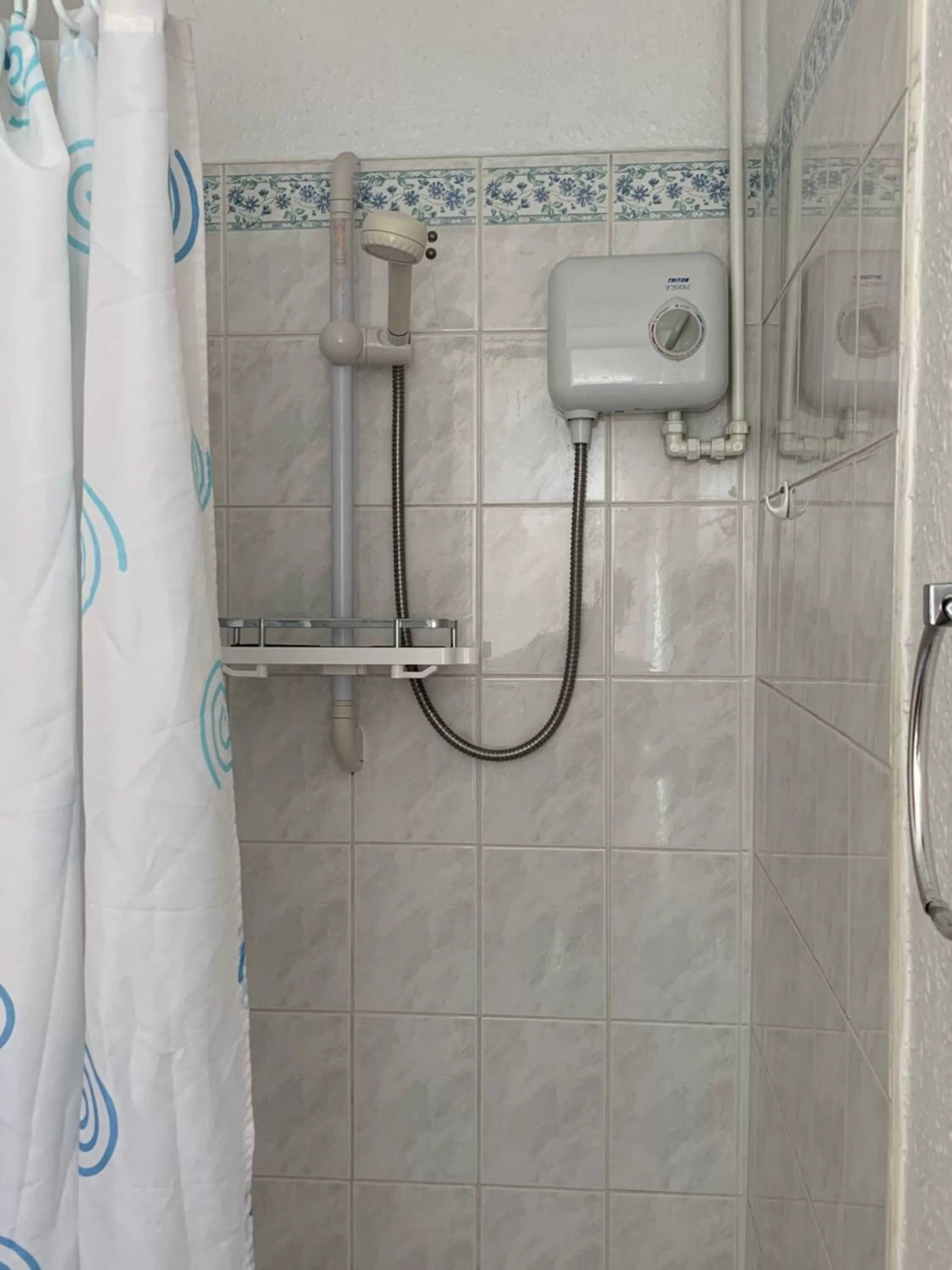 Bathroom in Alondra Hotel