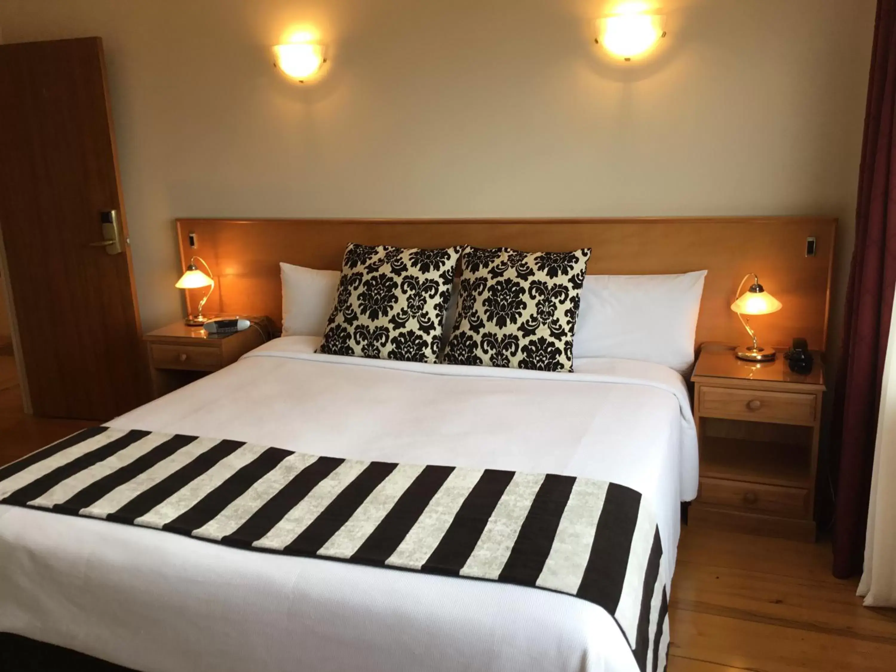 Bed in Waitakere Resort & Spa