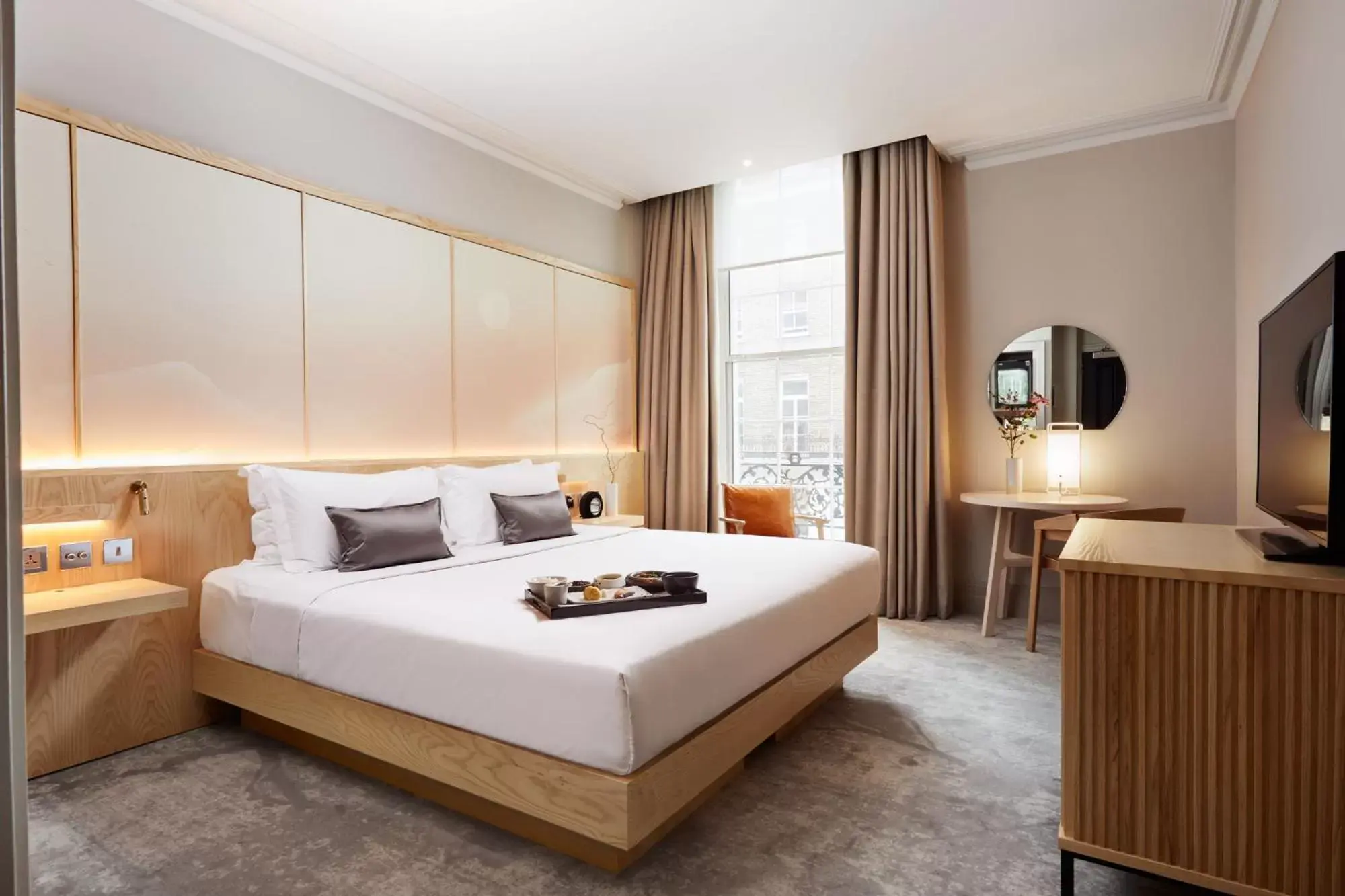 Photo of the whole room, Bed in The Prince Akatoki London