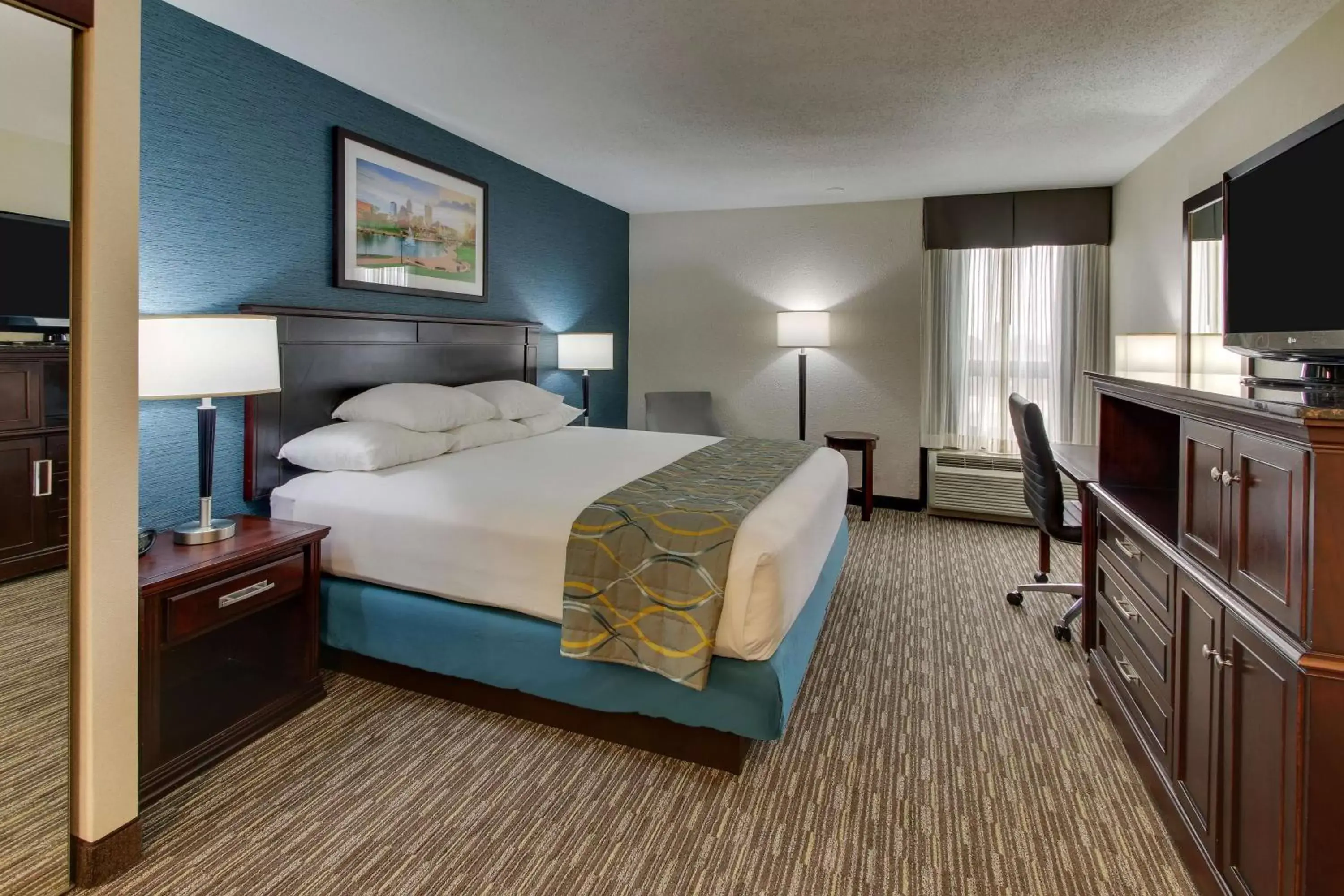 Photo of the whole room, Bed in Best Western Plus Indianapolis North at Pyramids