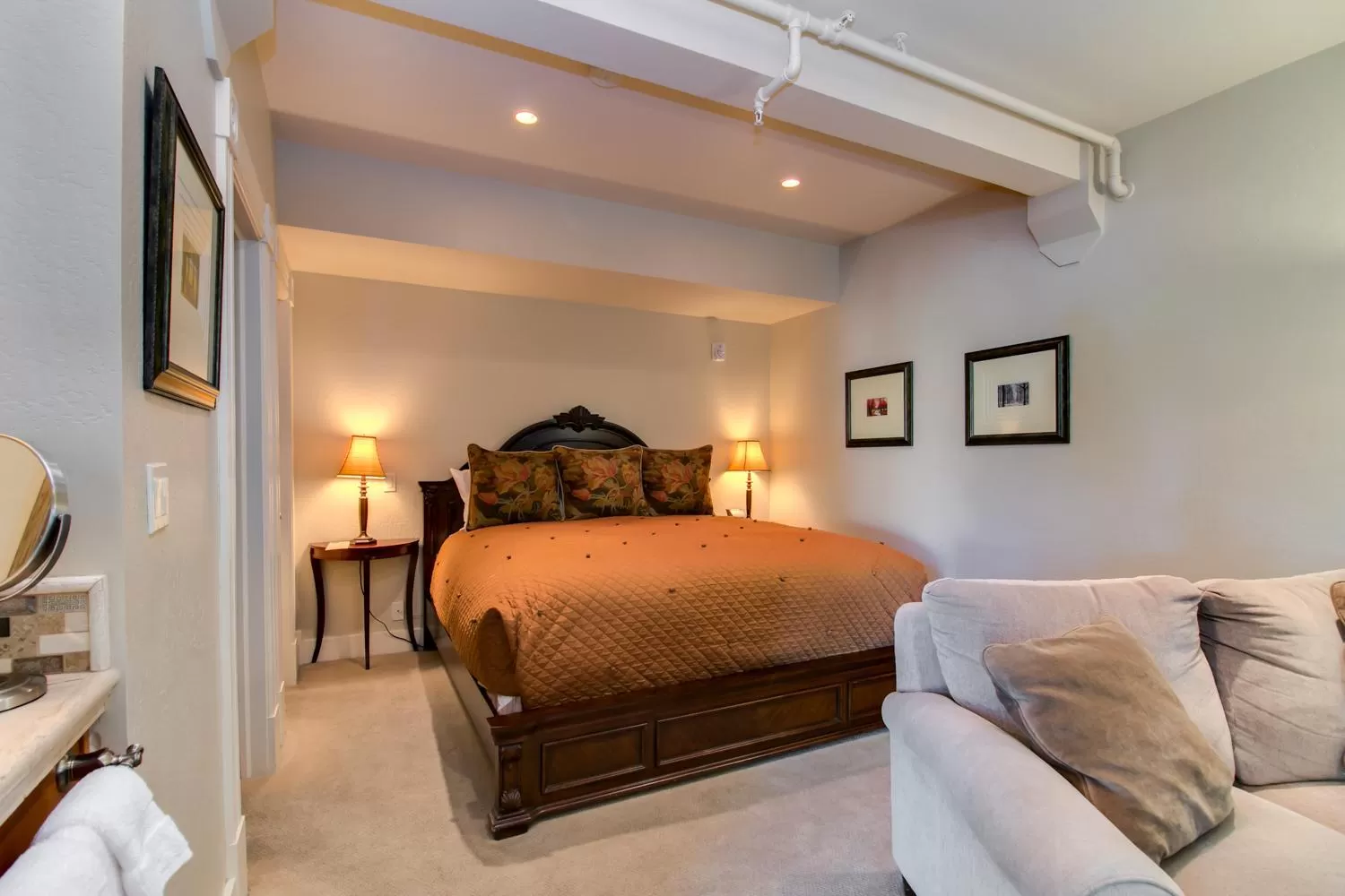 Bed in Winchester Inn