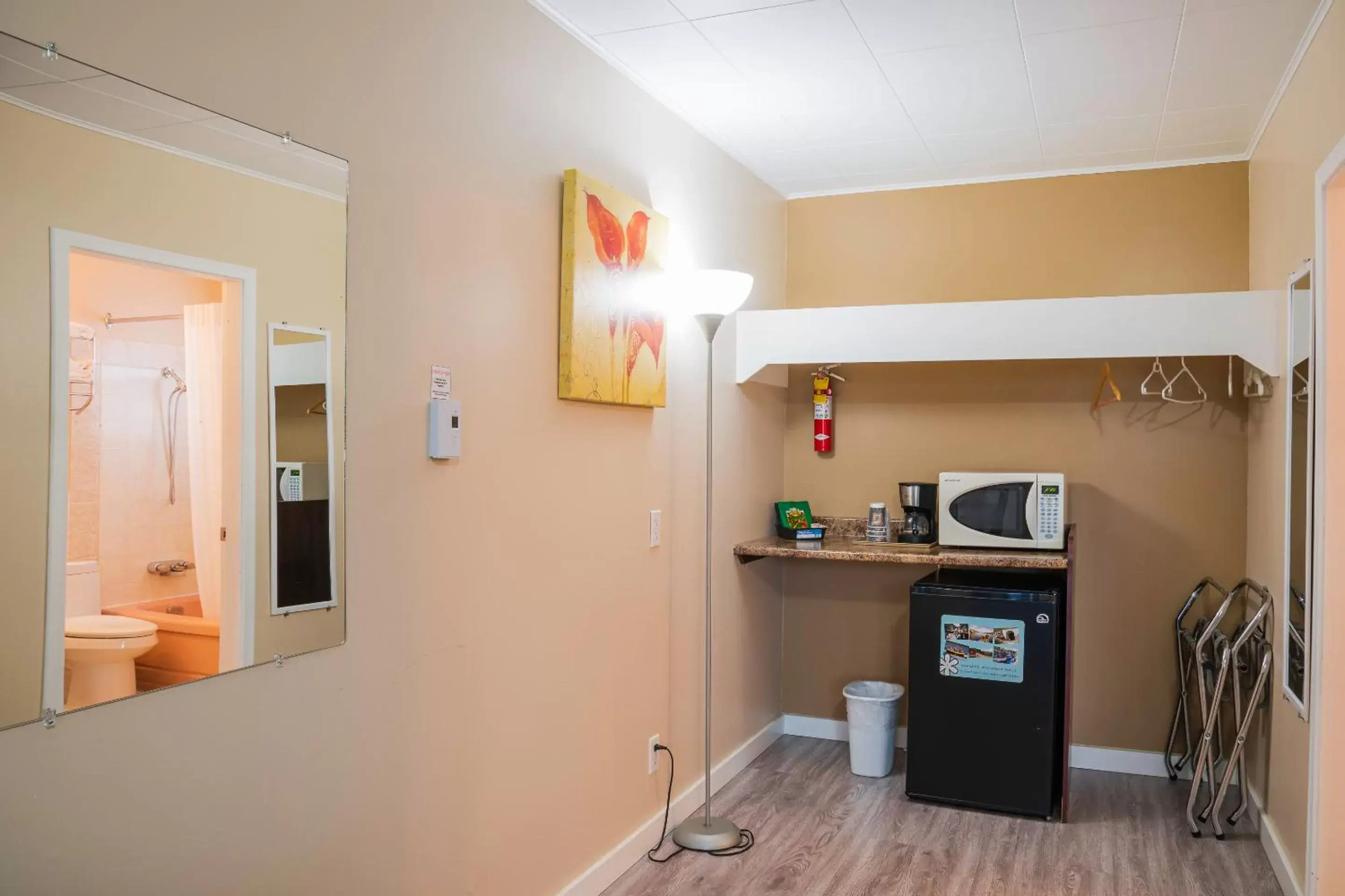 Family, Kitchen/Kitchenette in Lakeview Motel