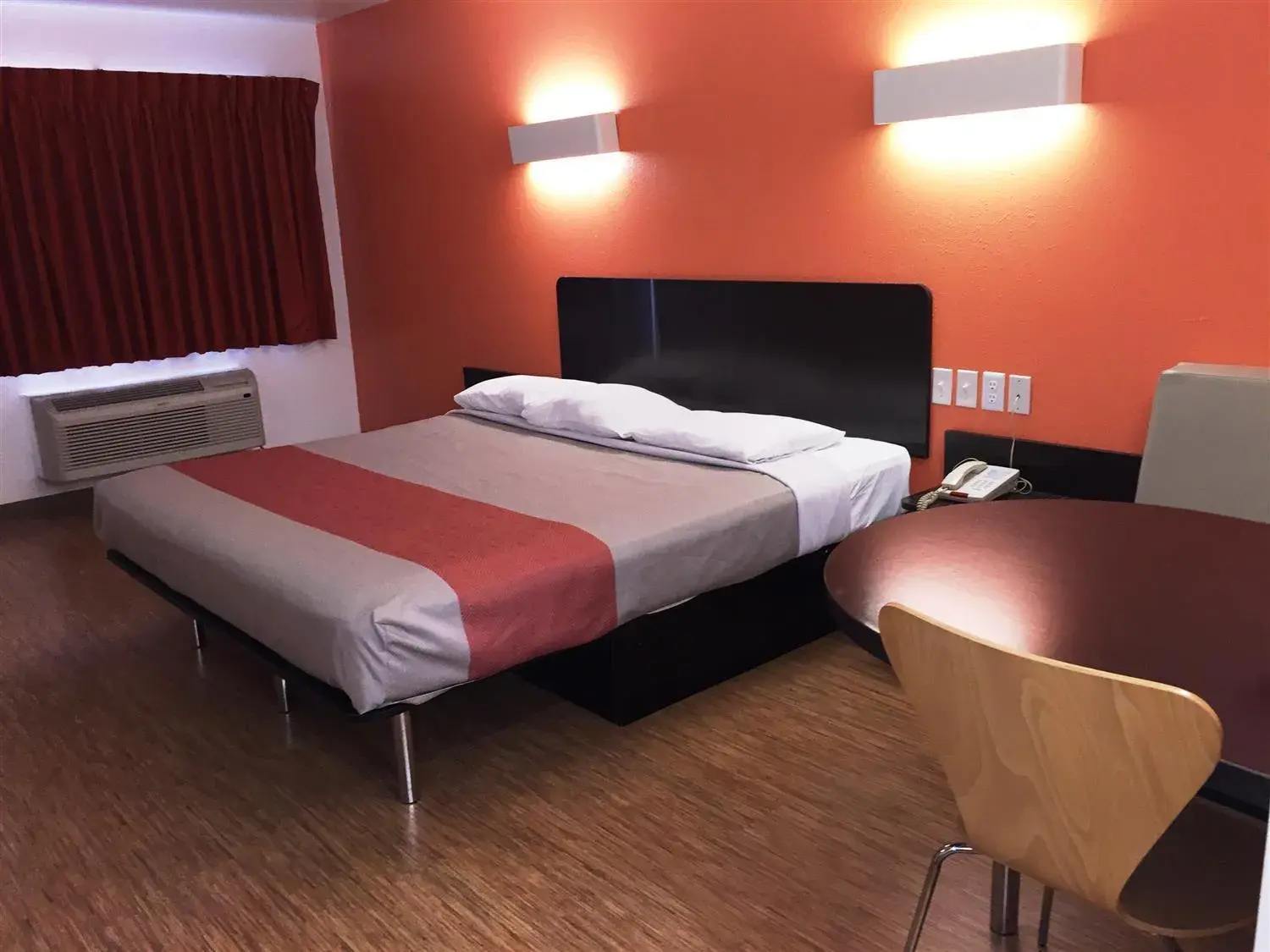 Photo of the whole room, Bed in Motel 6-Brownsville, TX North Photo of the whole room, Bed in Motel 6-Brownsville, TX North